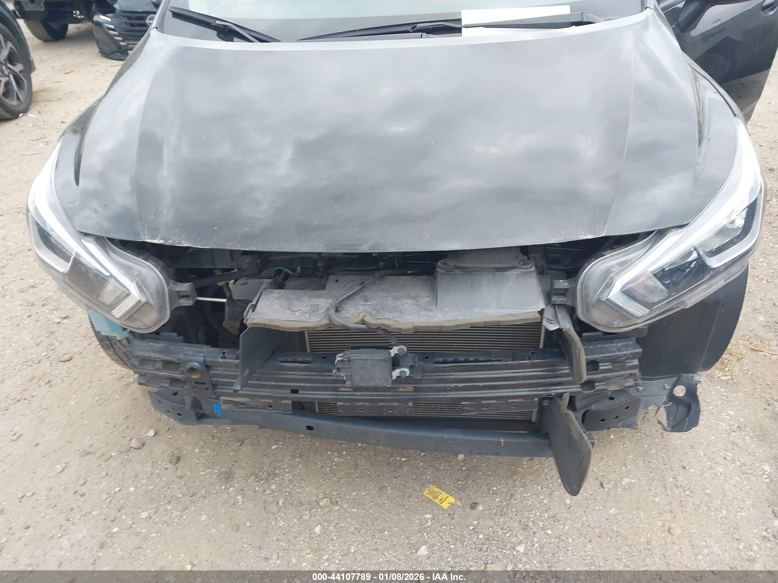 NISSAN VERSA image 6