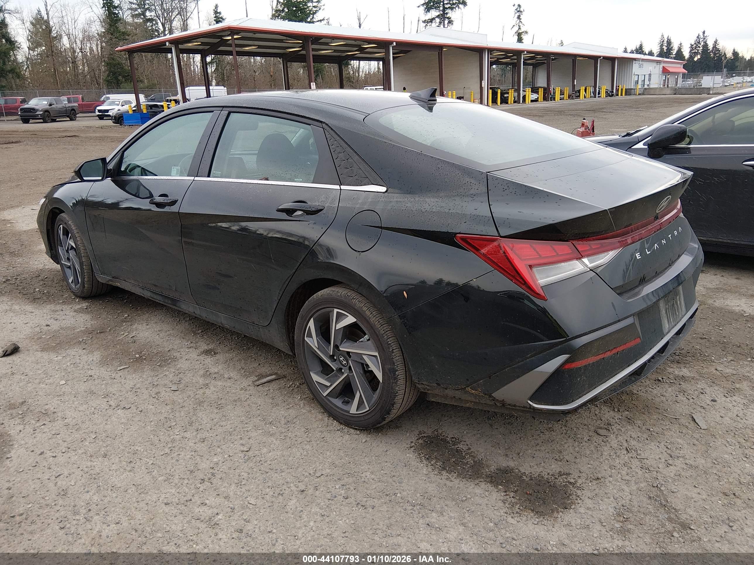 HYUNDAI ELANTRA image 3