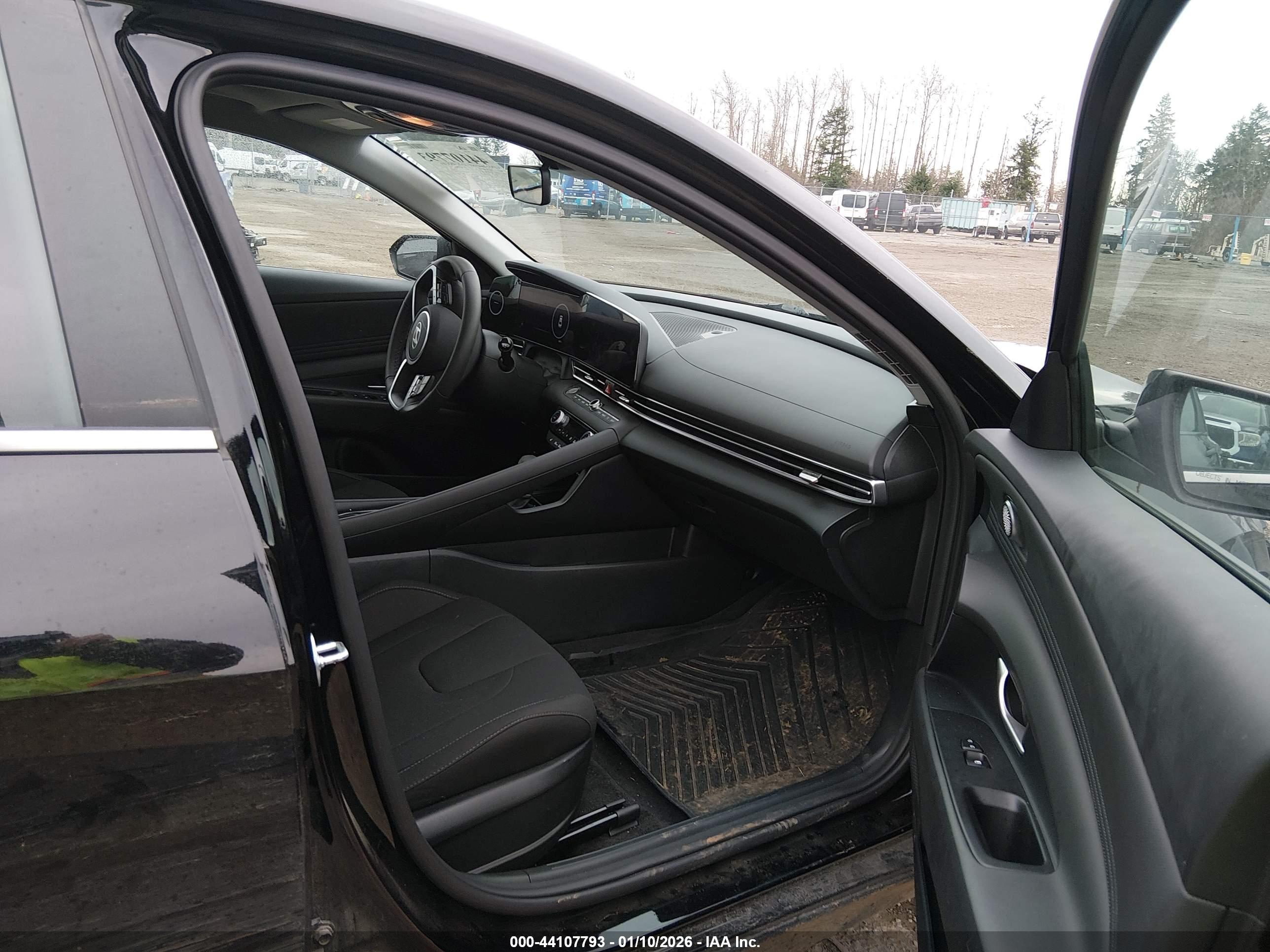 HYUNDAI ELANTRA image 5