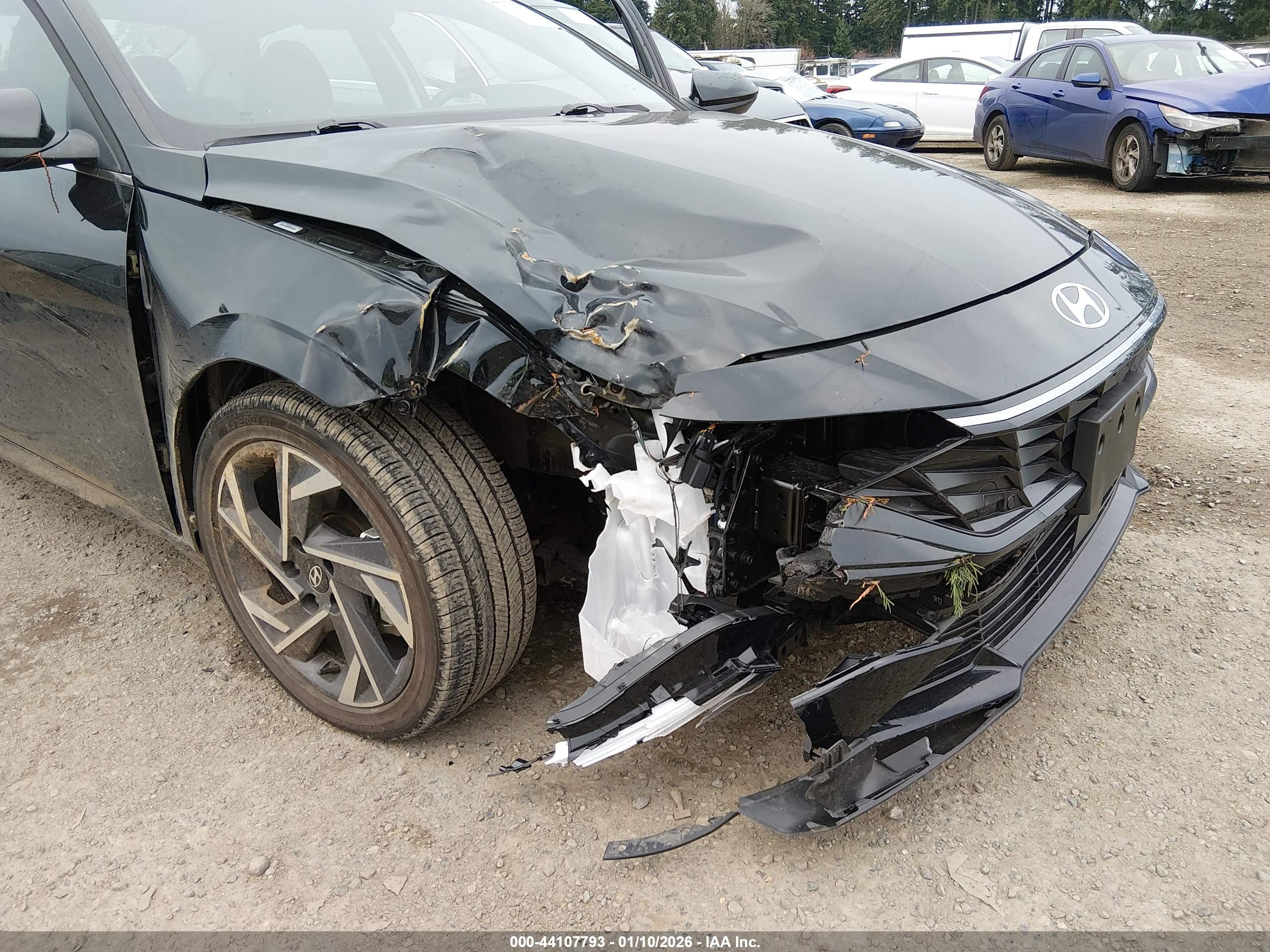 HYUNDAI ELANTRA image 6
