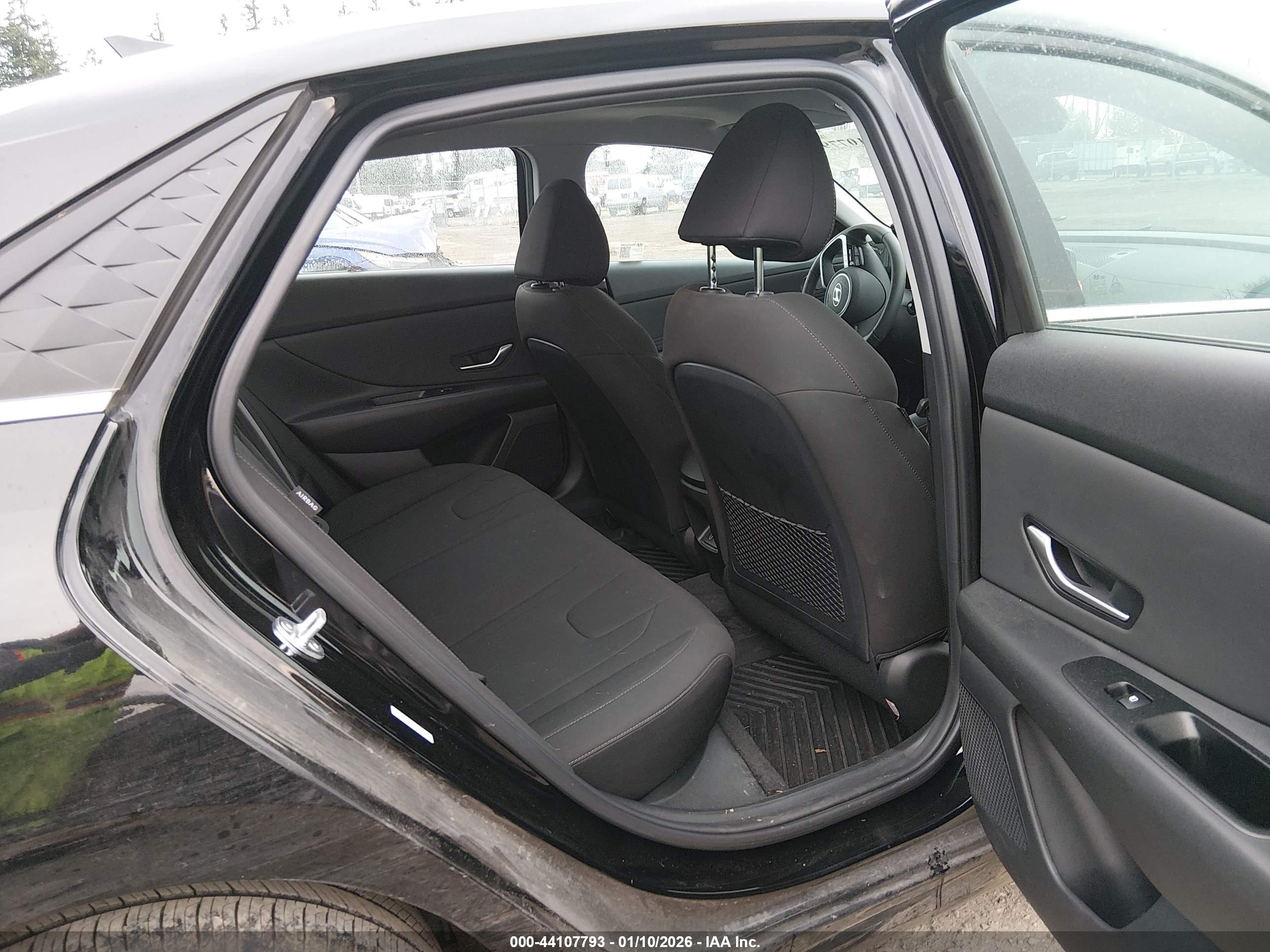 HYUNDAI ELANTRA image 8