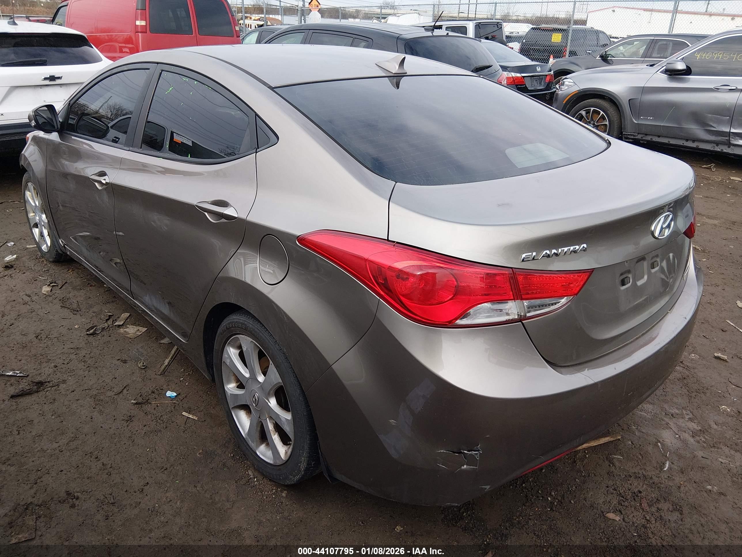 HYUNDAI ELANTRA image 3