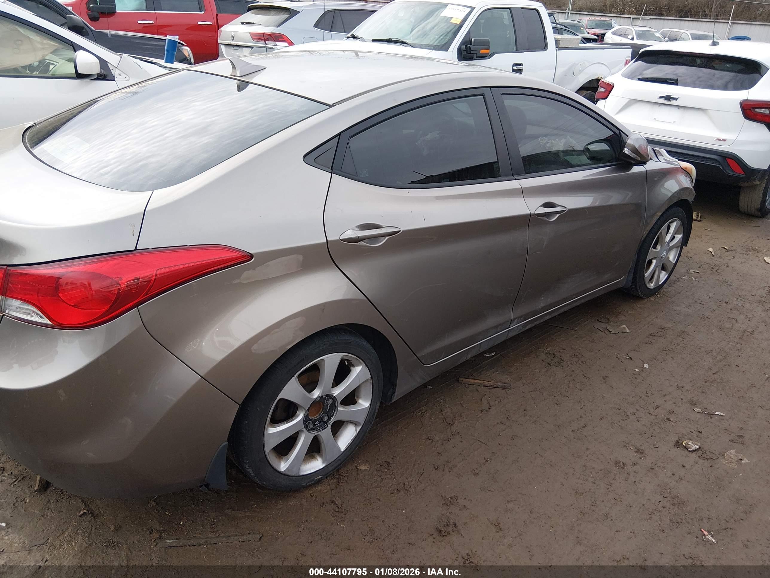 HYUNDAI ELANTRA image 4