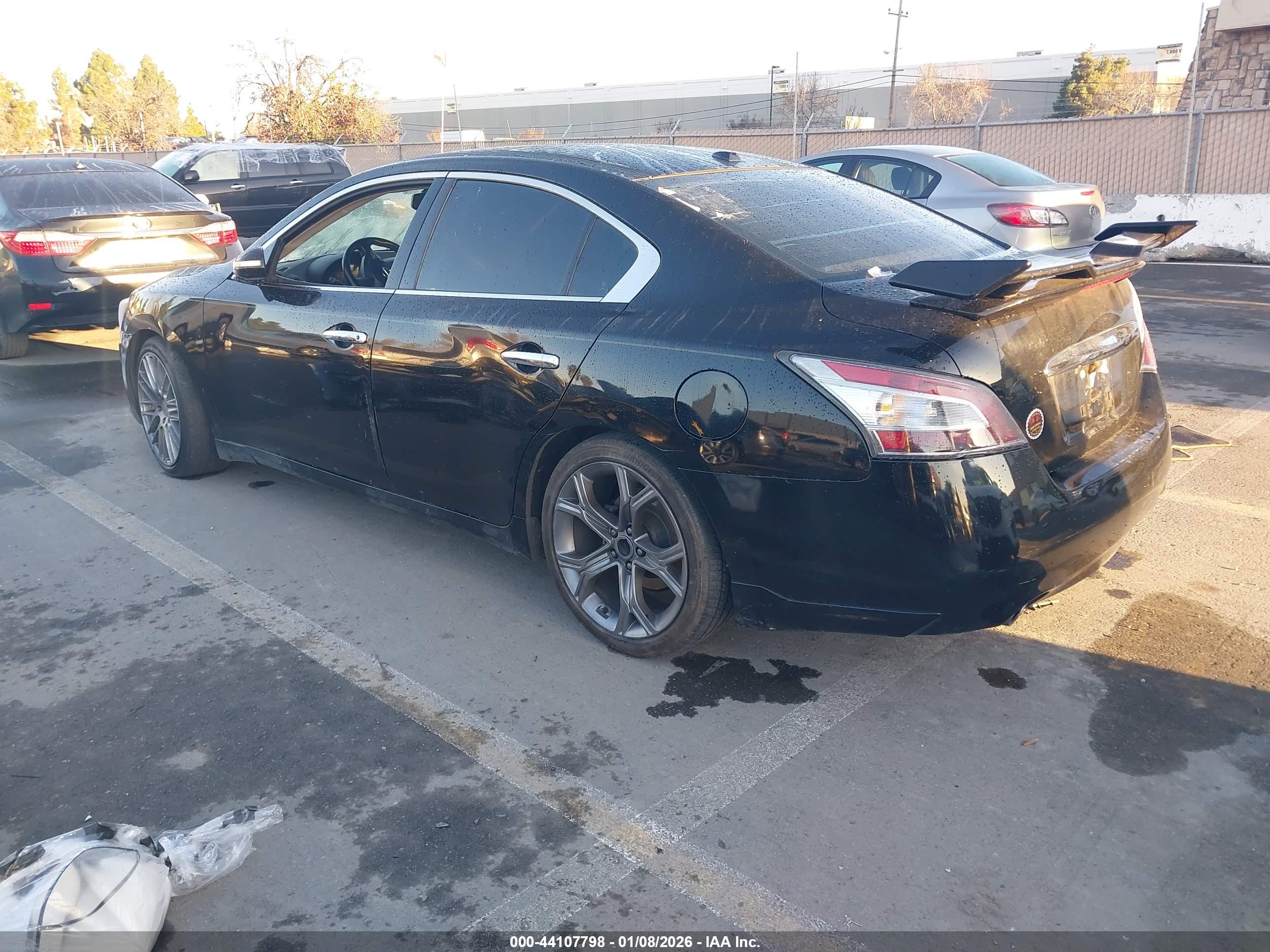 NISSAN MAXIMA image 3