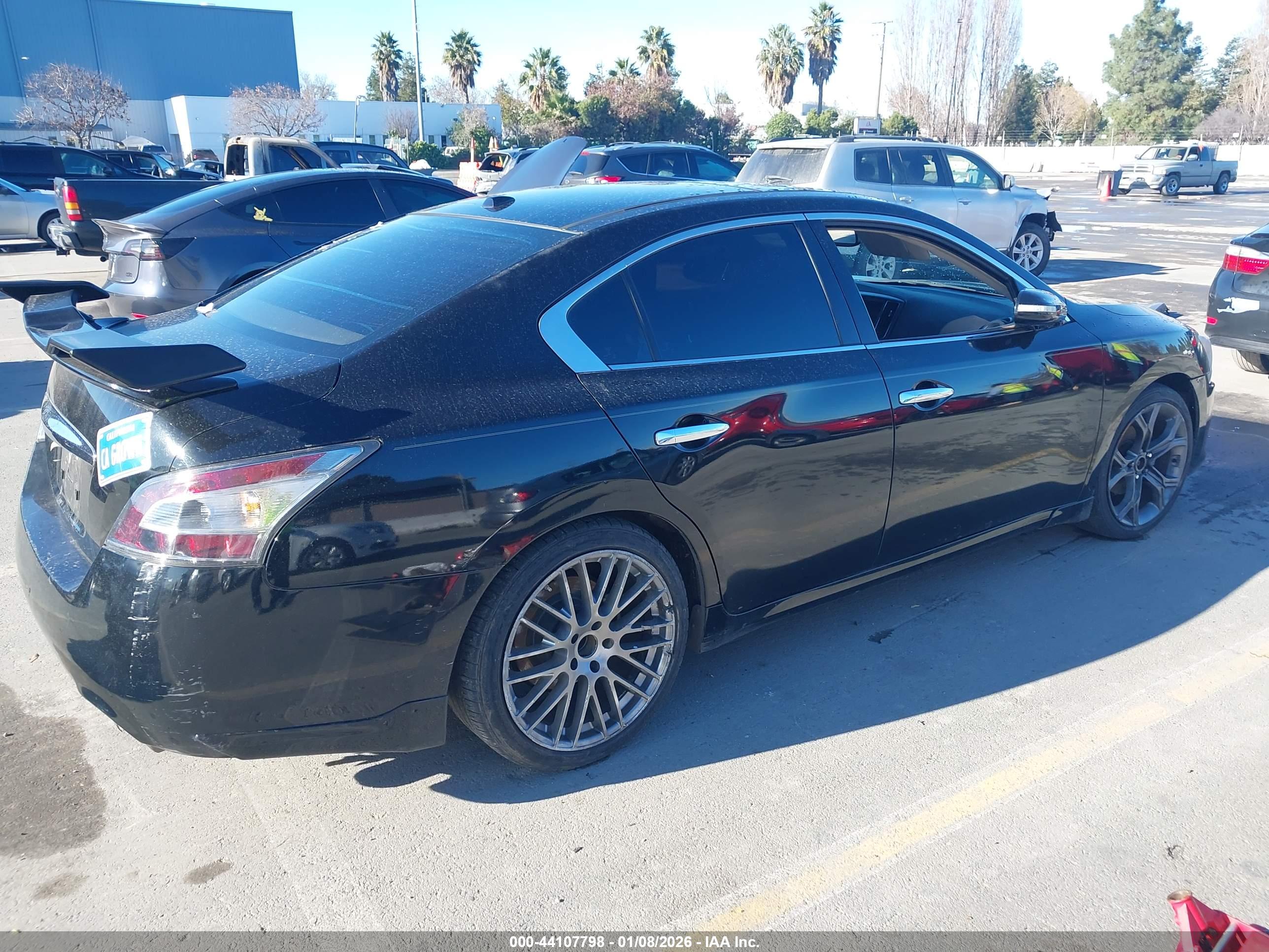 NISSAN MAXIMA image 4