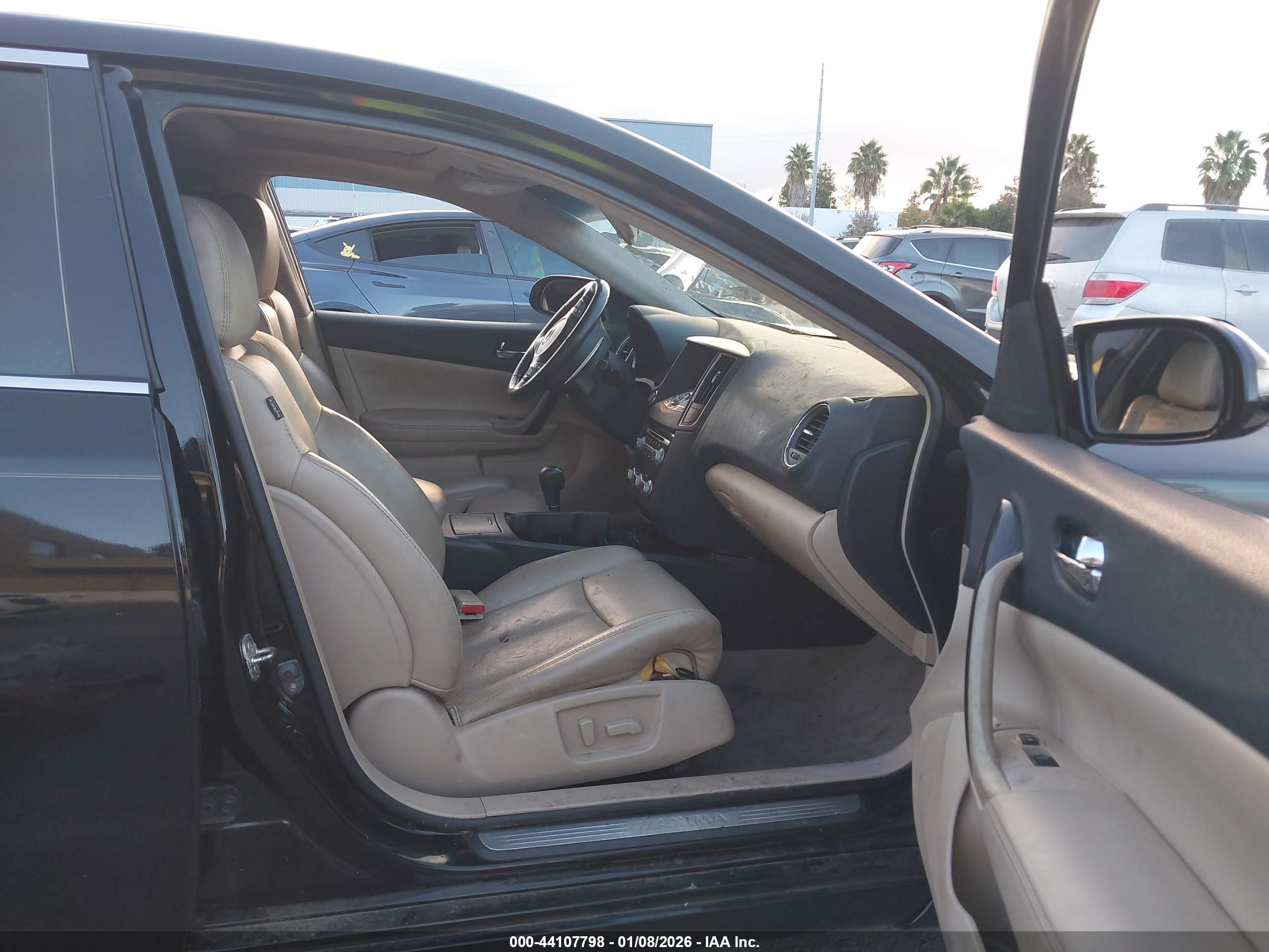 NISSAN MAXIMA image 5