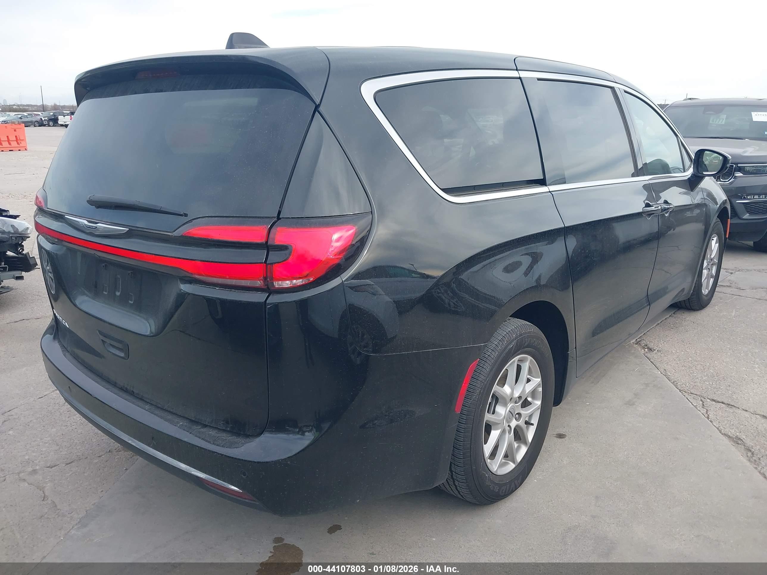 CHRYSLER PACIFICA image 4