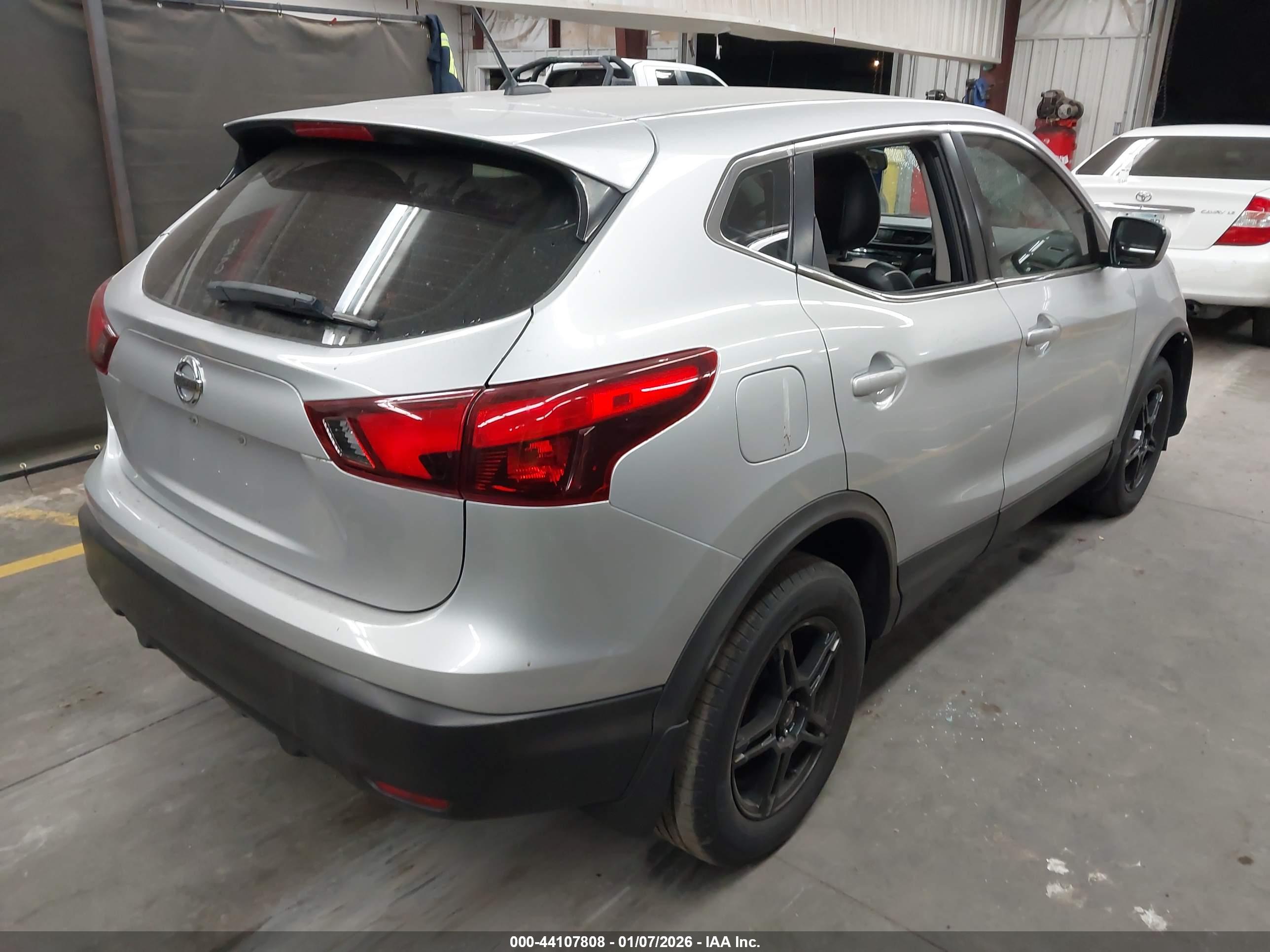 NISSAN ROGUE image 4