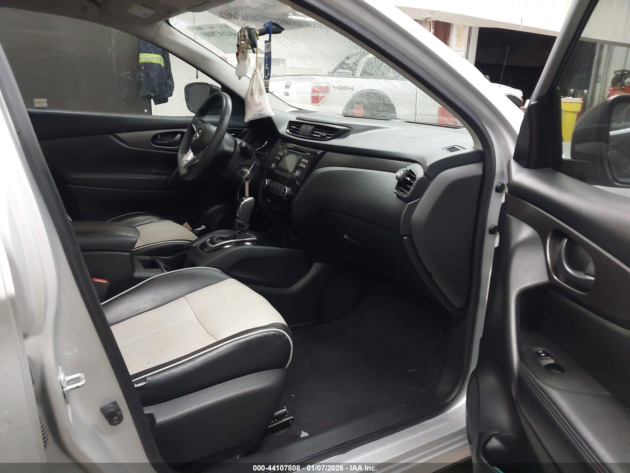 NISSAN ROGUE image 5