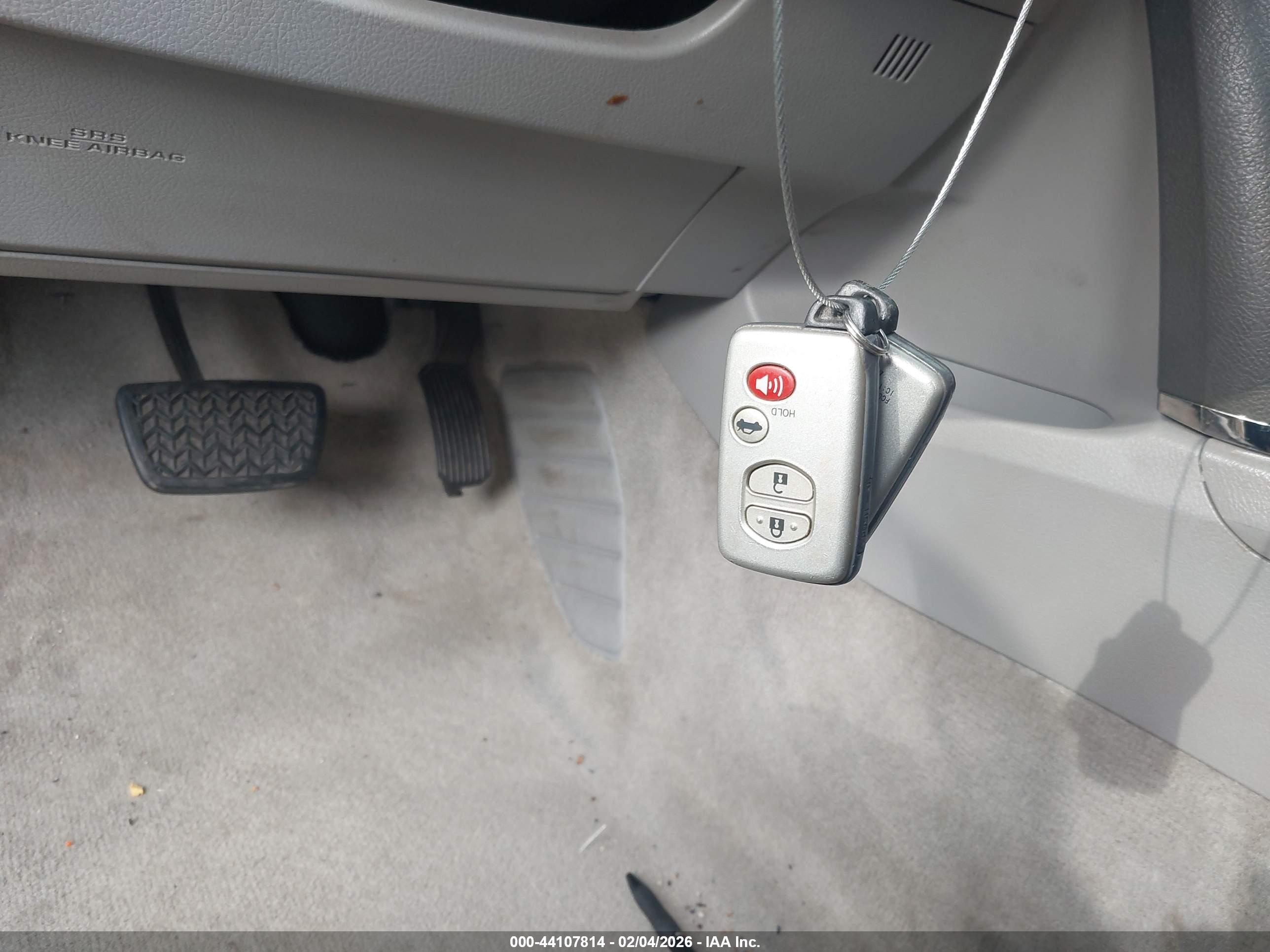 TOYOTA CAMRY image 11