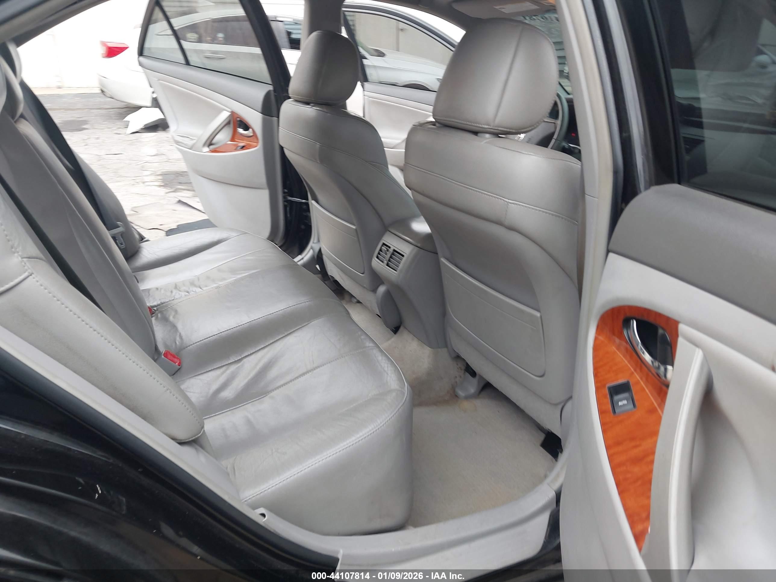 TOYOTA CAMRY image 8
