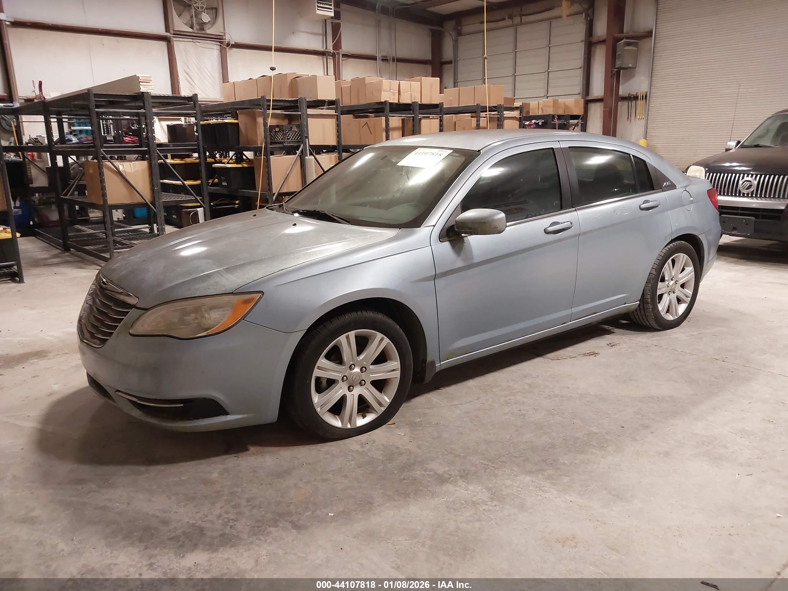 CHRYSLER 200 image 2