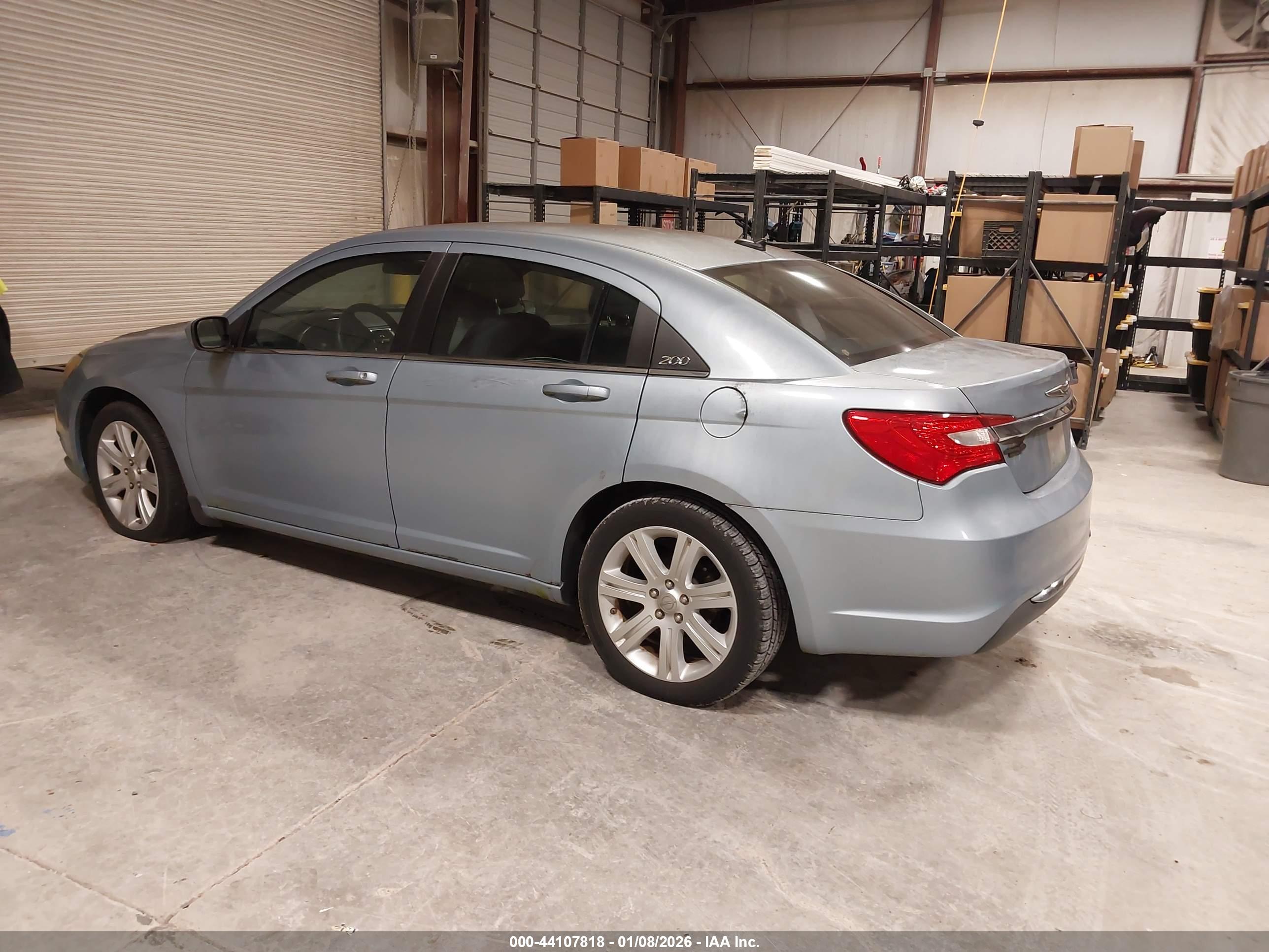 CHRYSLER 200 image 3