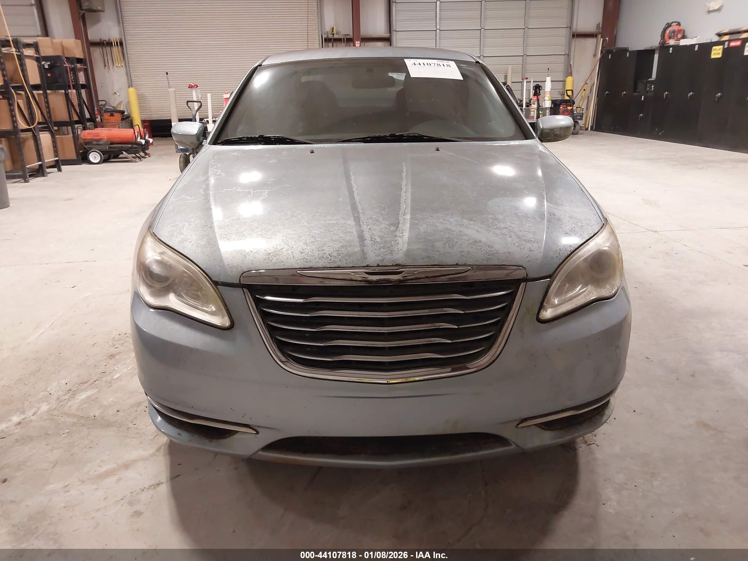 CHRYSLER 200 image 6