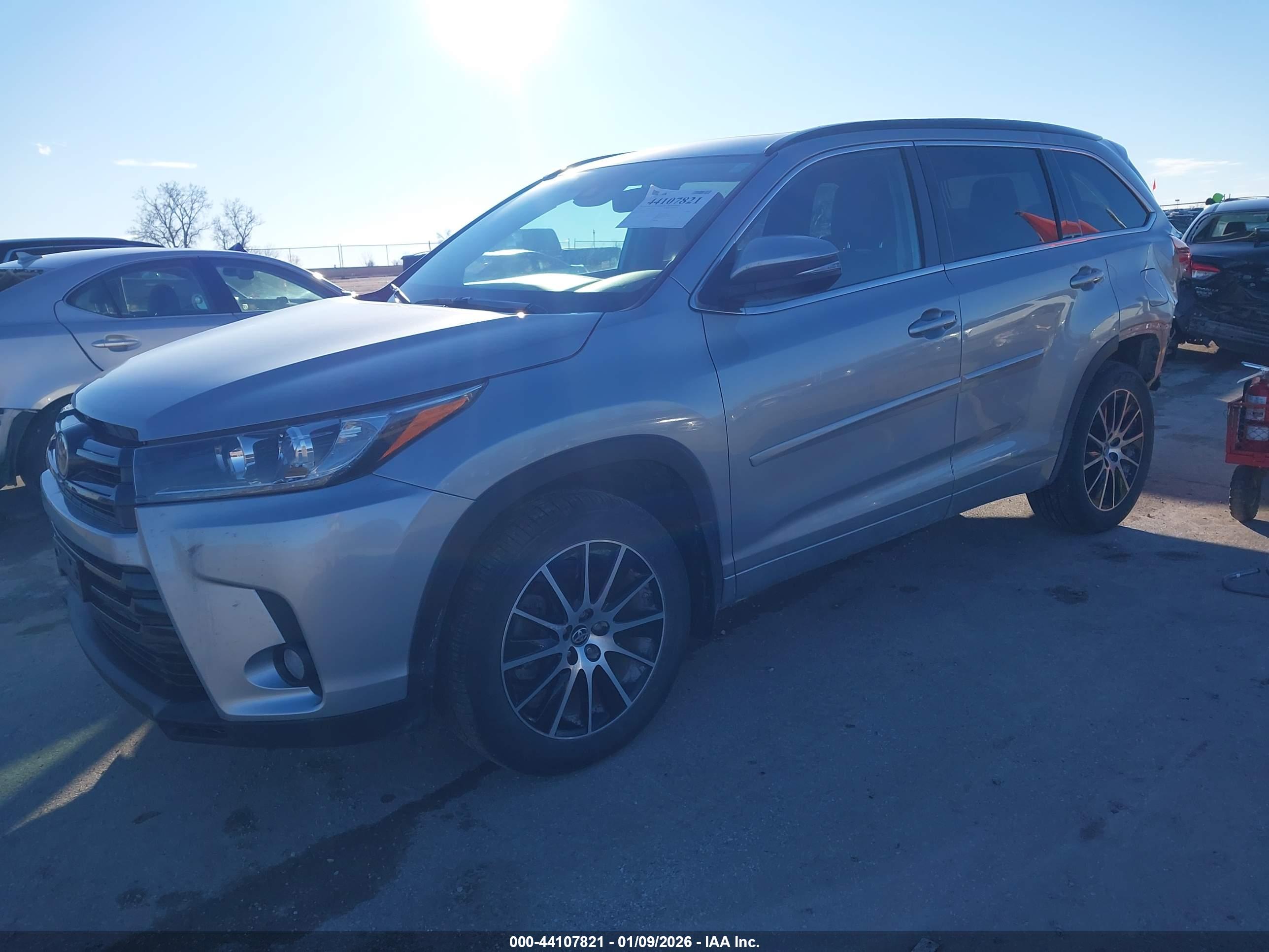 TOYOTA HIGHLANDER image 2