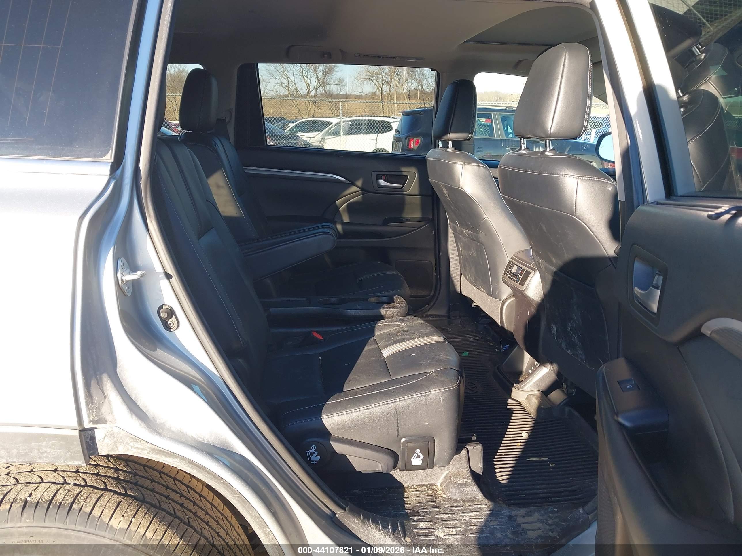 TOYOTA HIGHLANDER image 8
