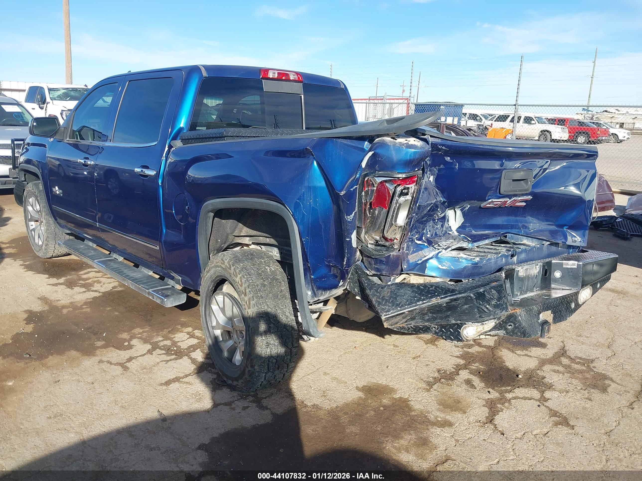 GMC SIERRA image 3