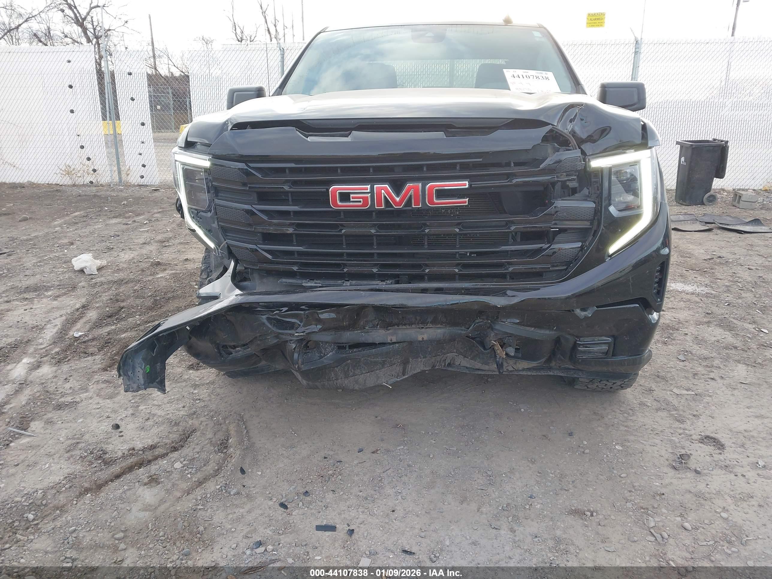 GMC SIERRA image 6