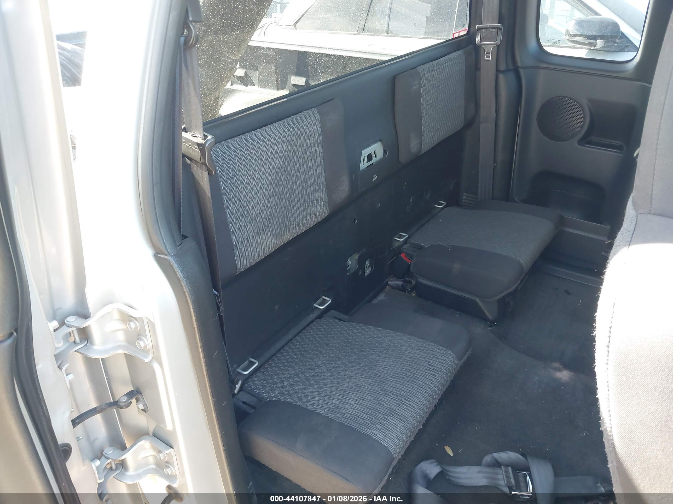 CHEVROLET COLORADO image 8