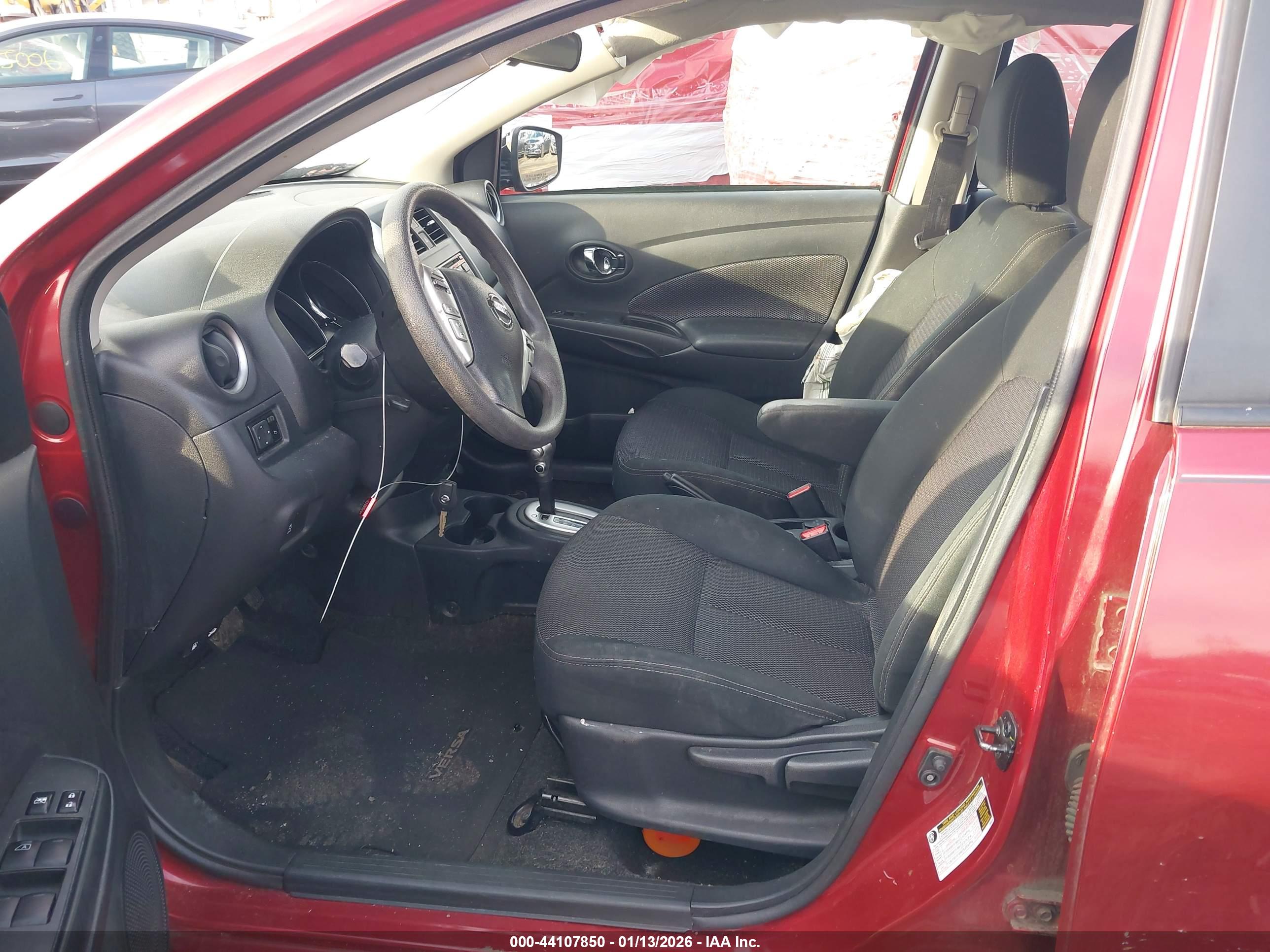 NISSAN VERSA image 5