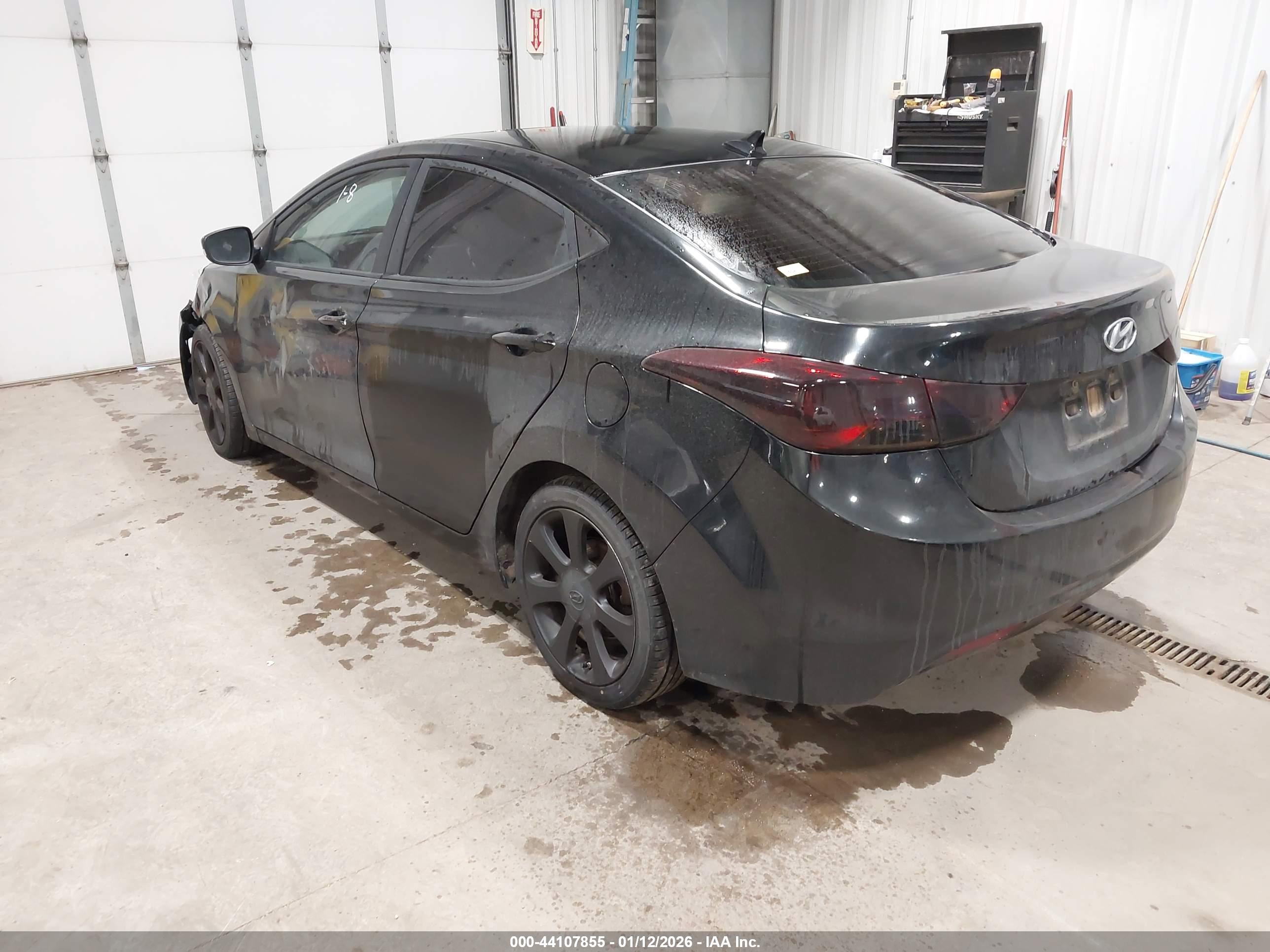 HYUNDAI ELANTRA image 3