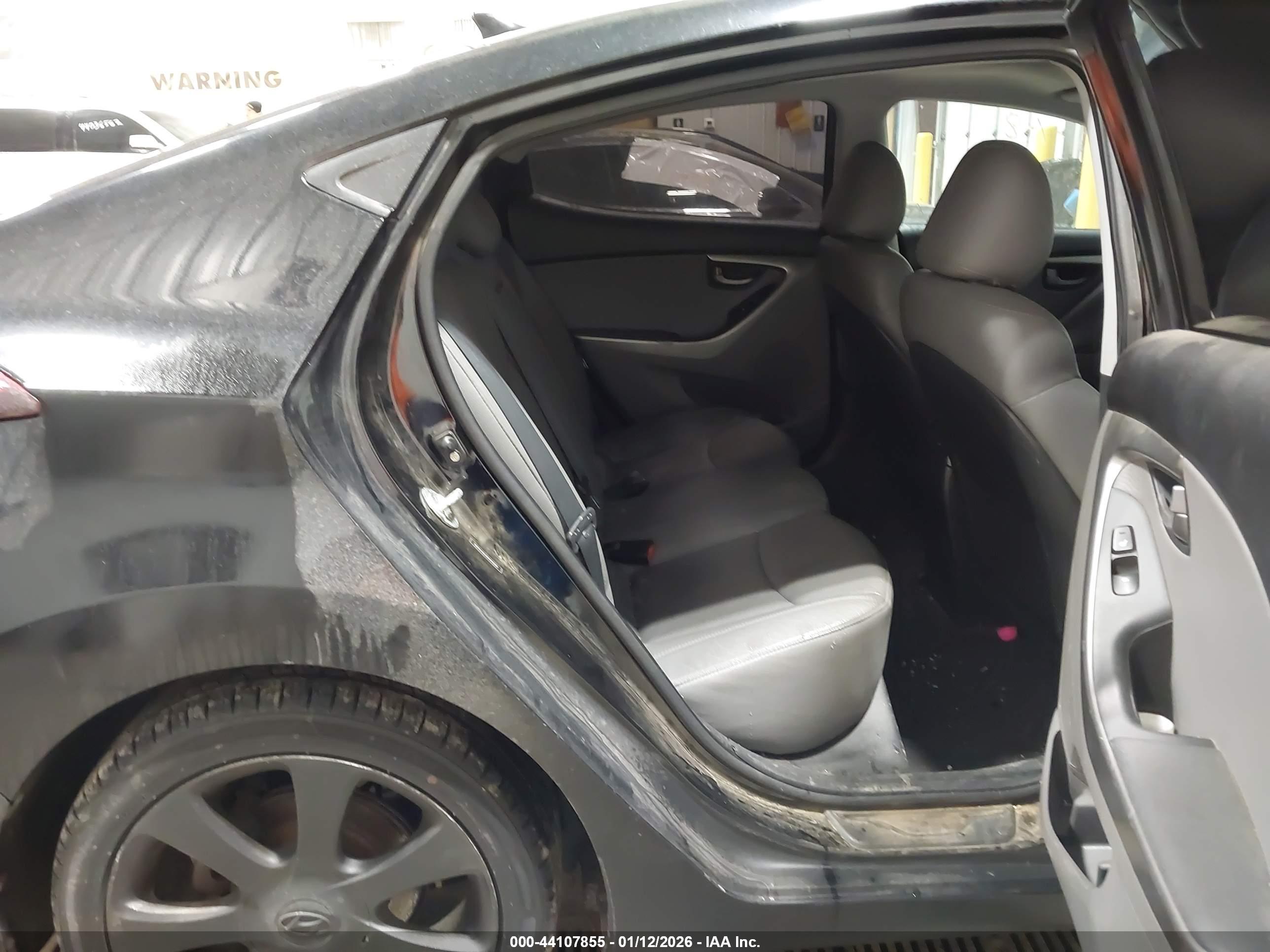 HYUNDAI ELANTRA image 8