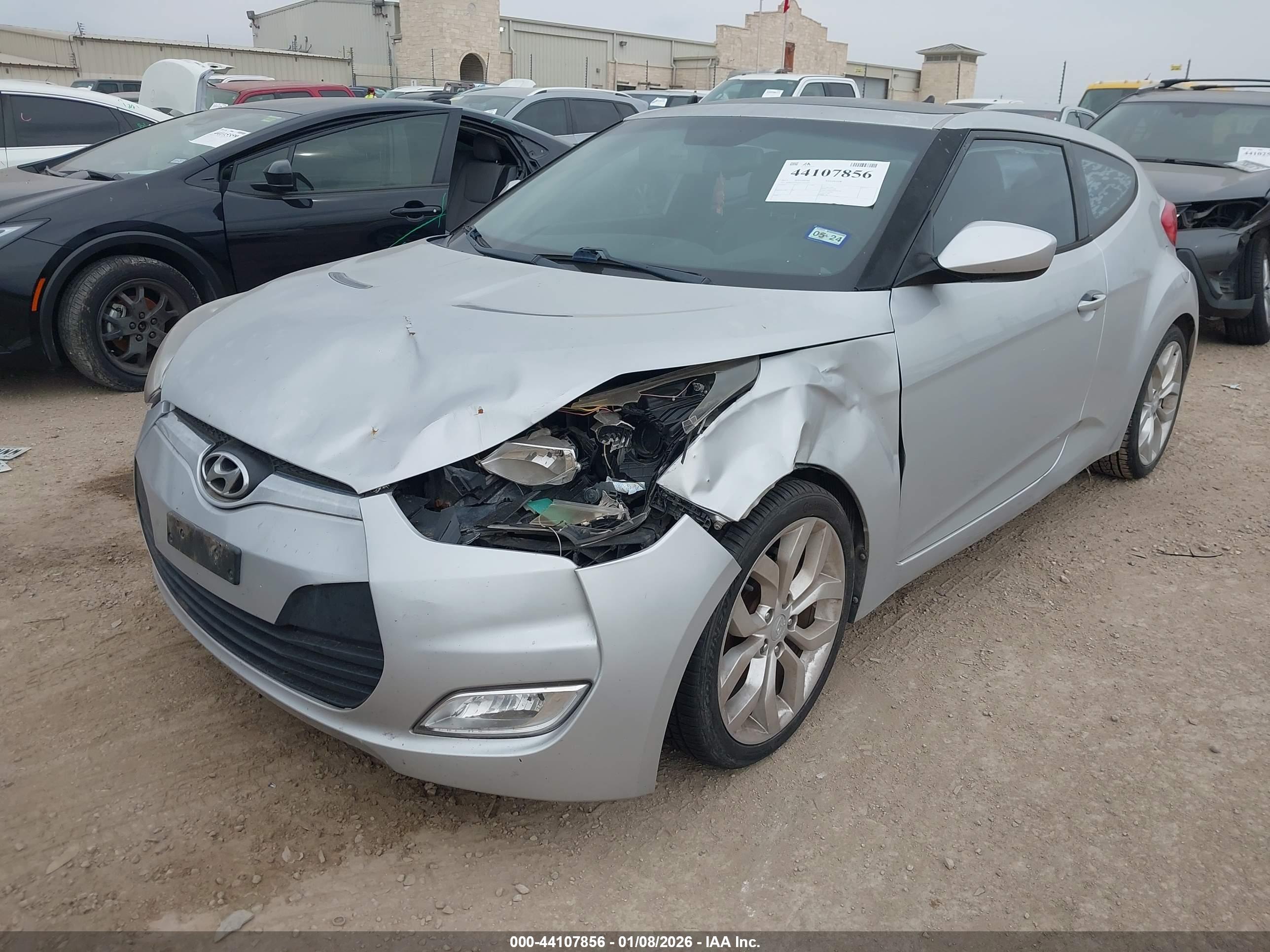 HYUNDAI VELOSTER image 2