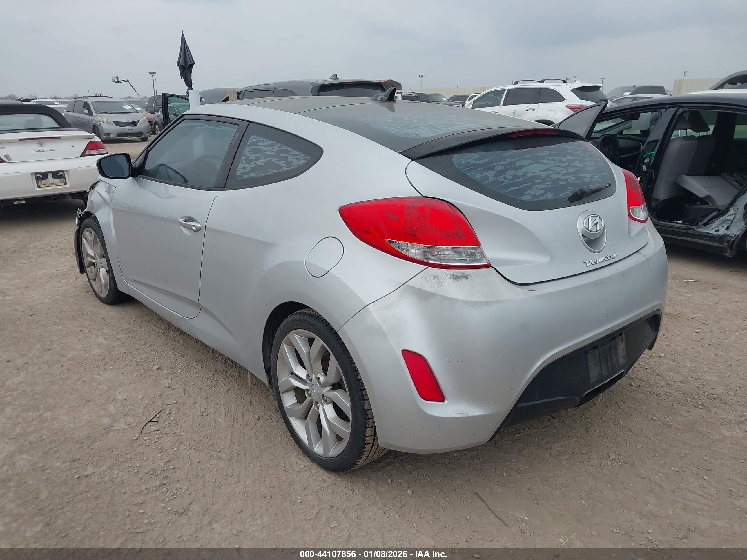 HYUNDAI VELOSTER image 3
