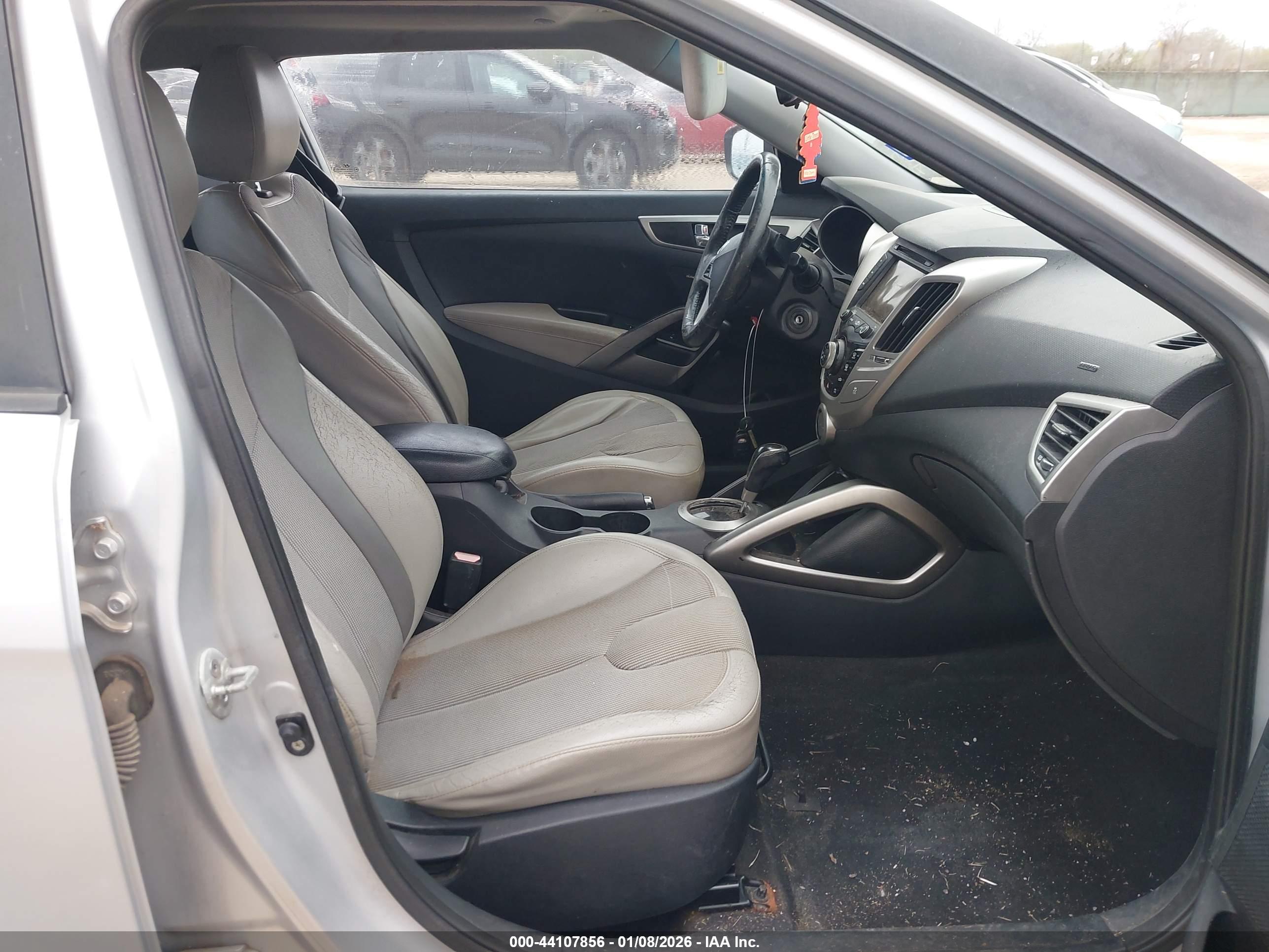HYUNDAI VELOSTER image 5