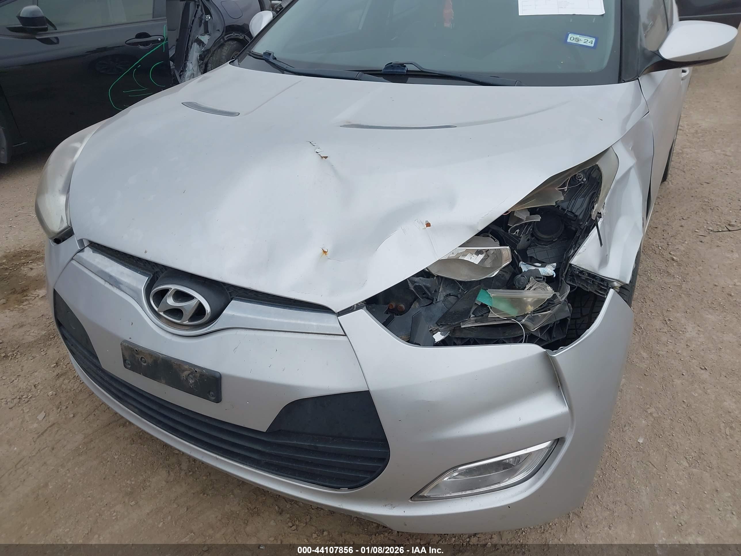 HYUNDAI VELOSTER image 6