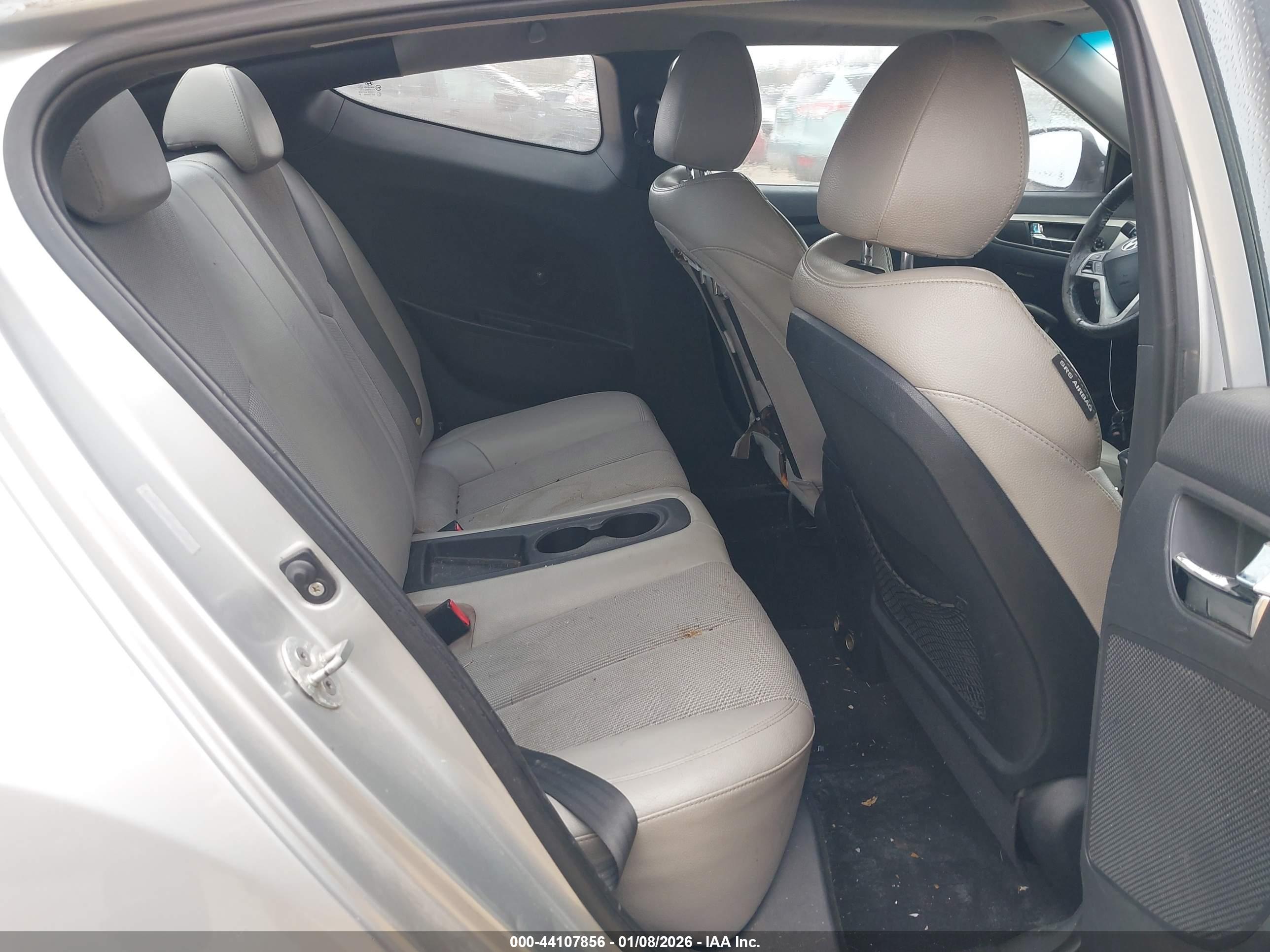 HYUNDAI VELOSTER image 8