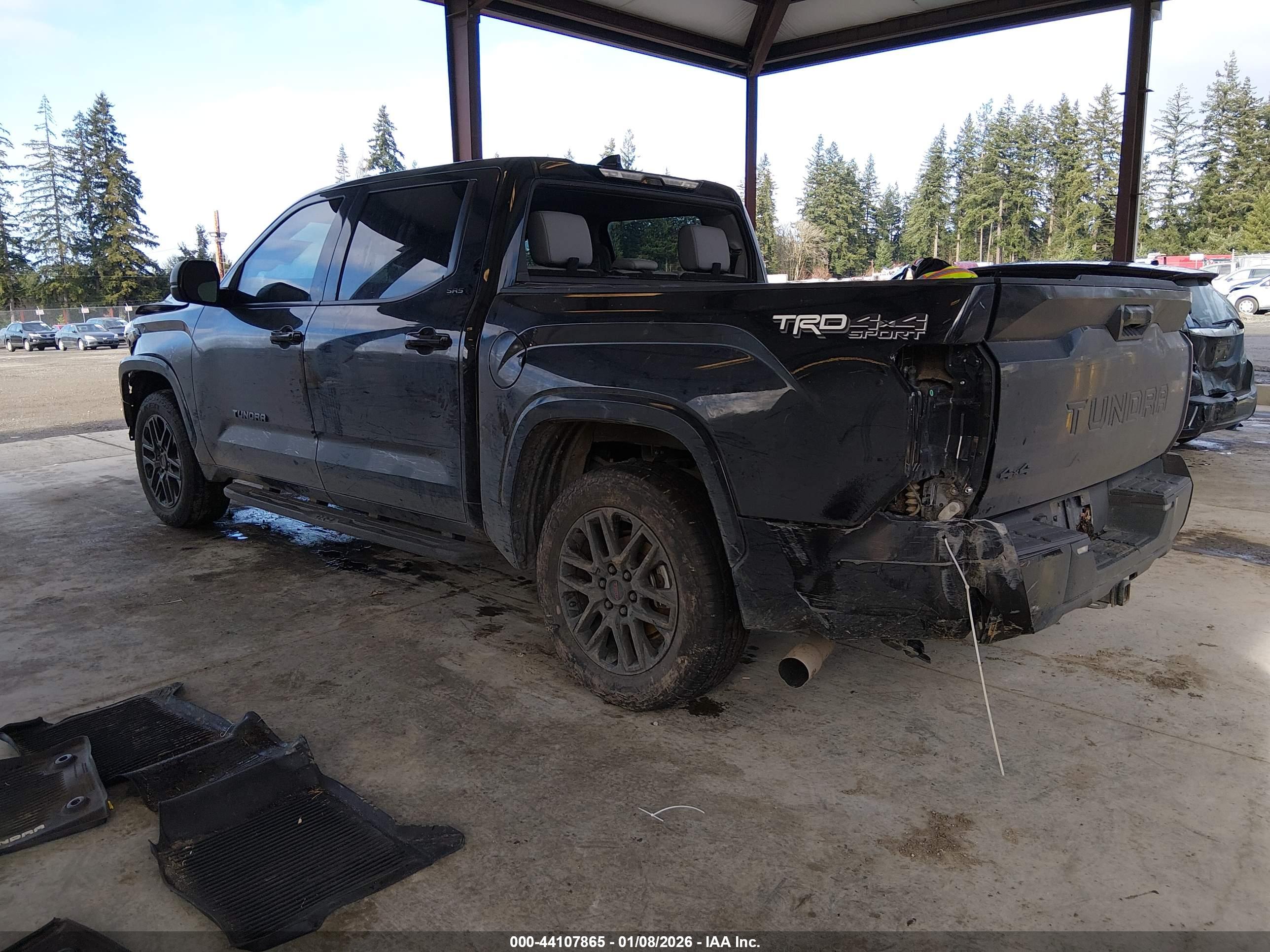 TOYOTA TUNDRA image 3