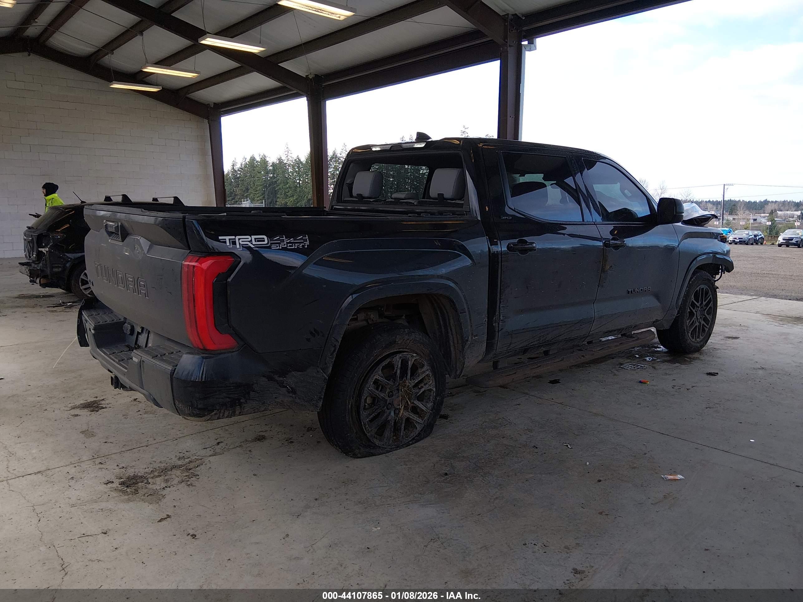 TOYOTA TUNDRA image 4