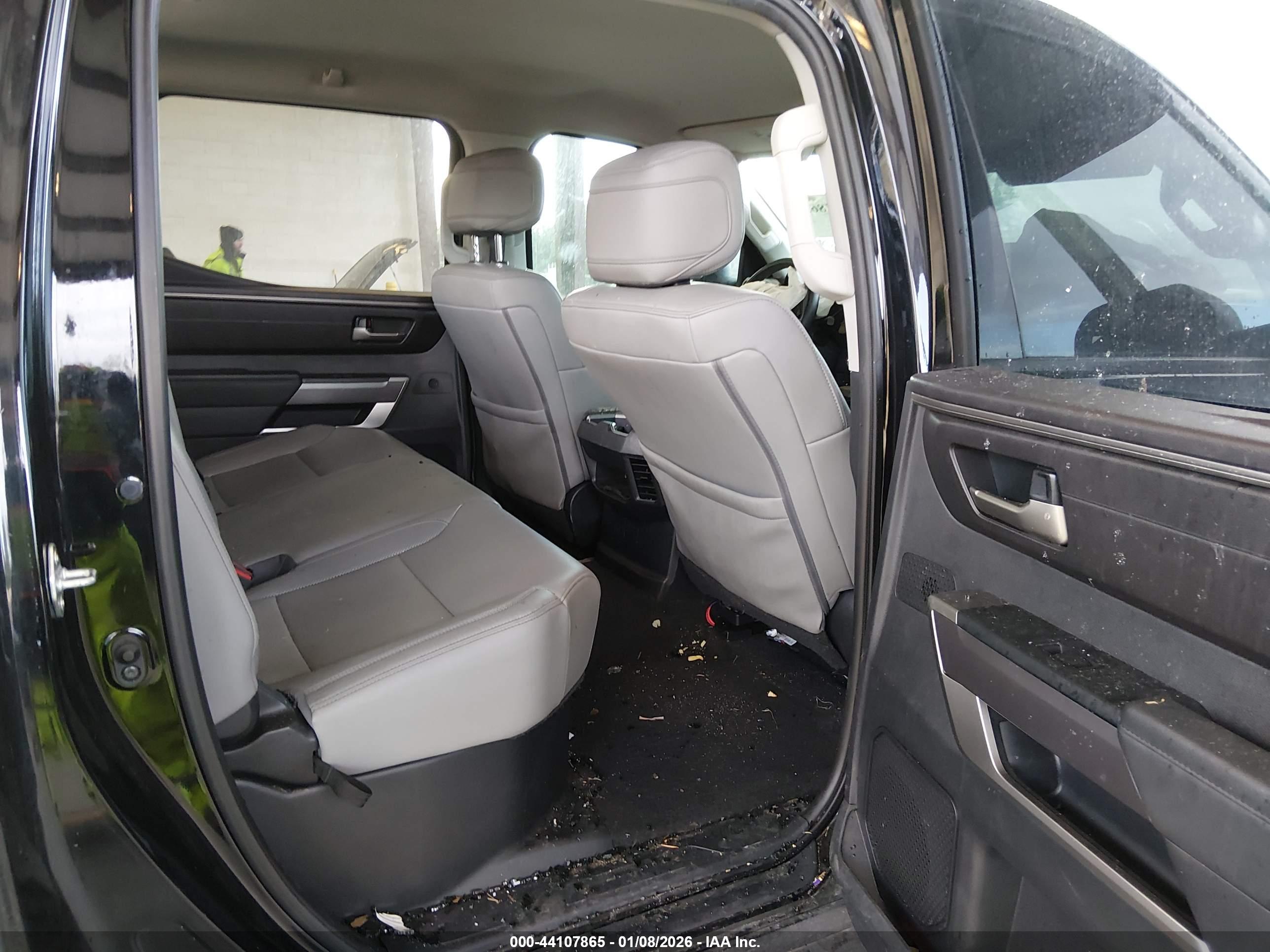 TOYOTA TUNDRA image 8