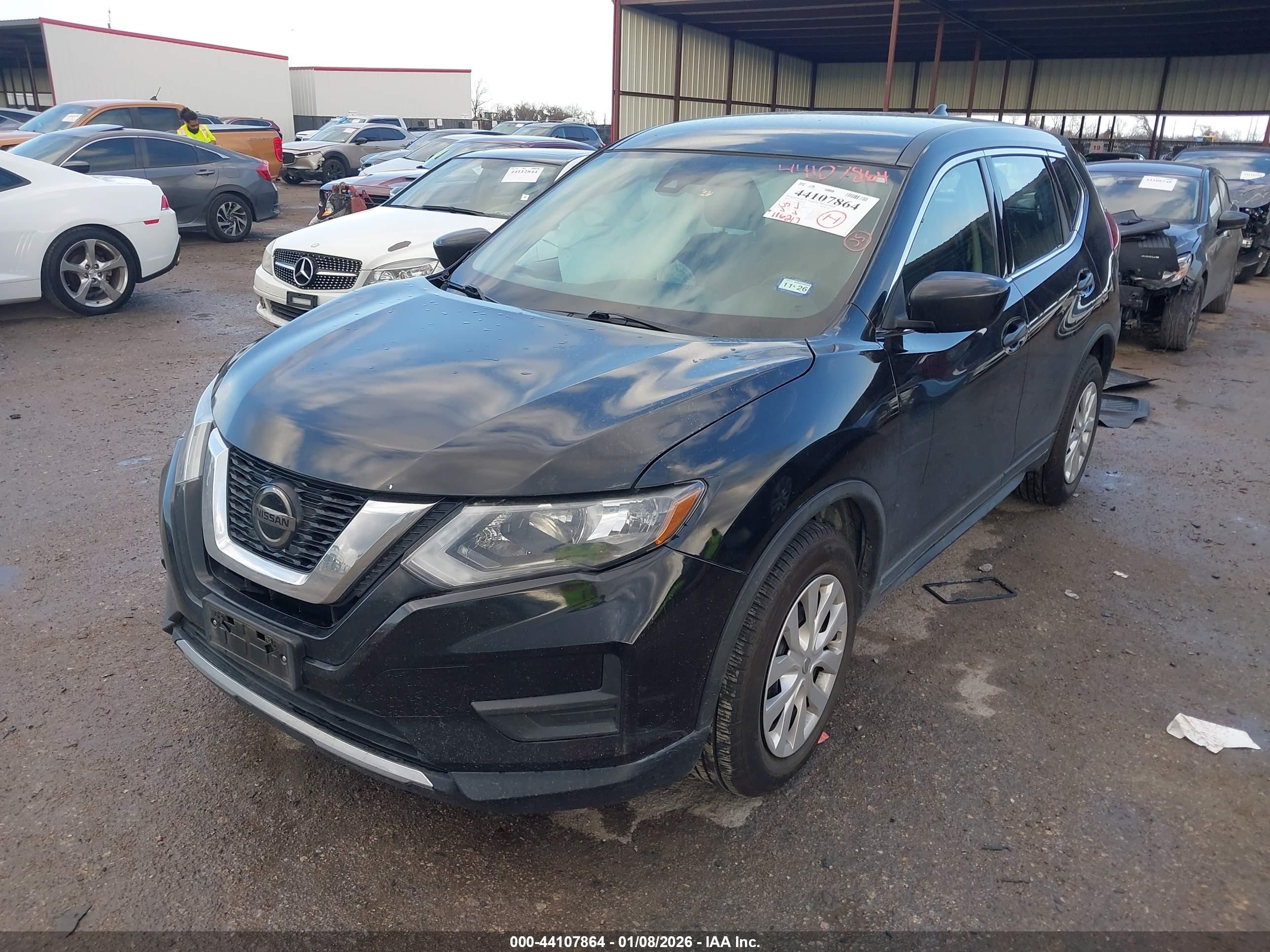 NISSAN ROGUE image 2