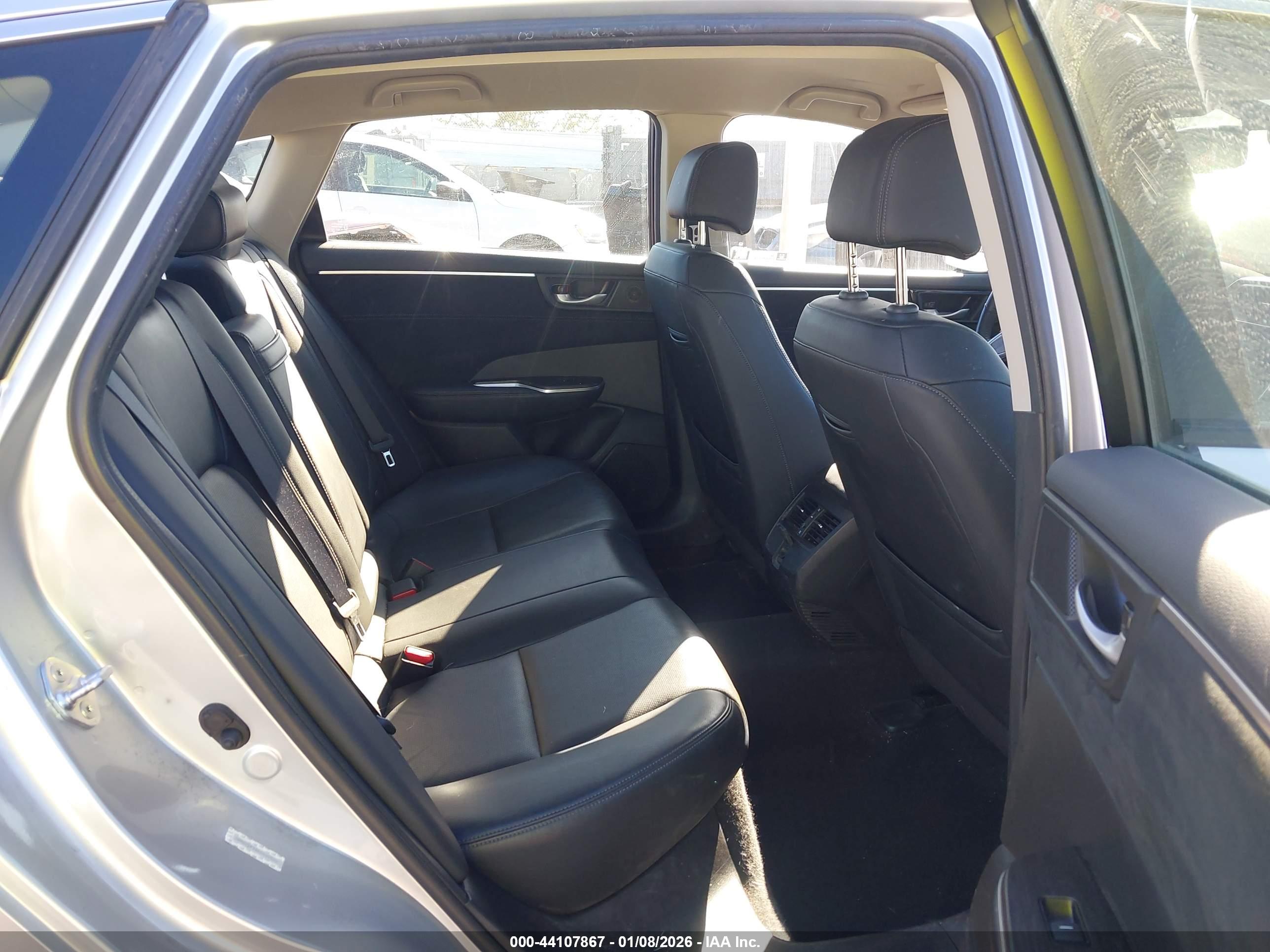 HONDA CLARITY image 8