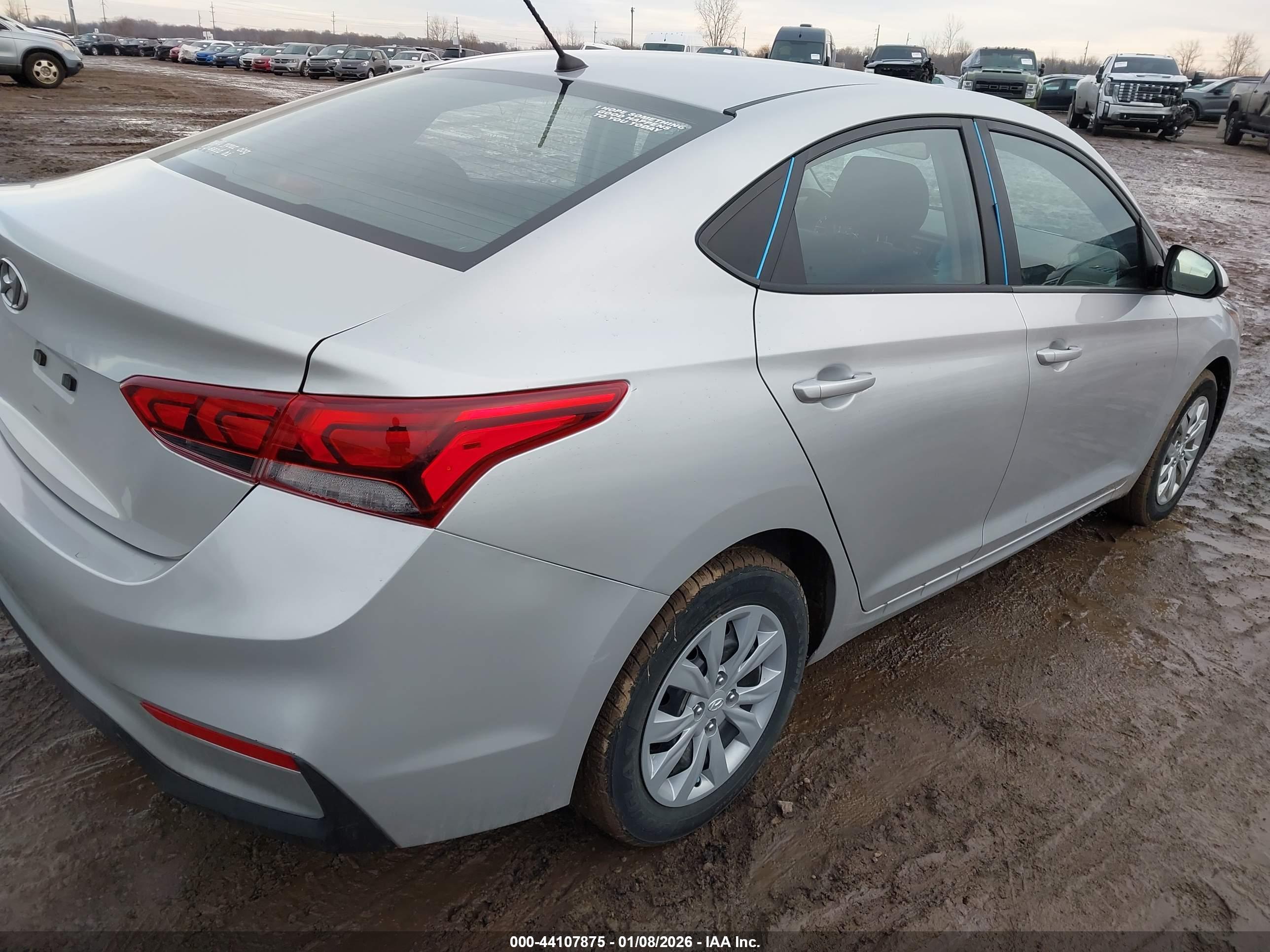 HYUNDAI ACCENT image 4