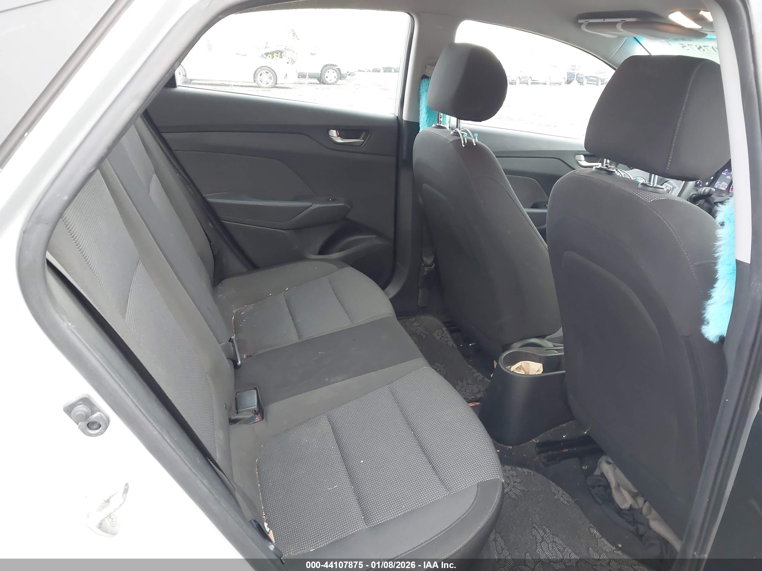 HYUNDAI ACCENT image 8