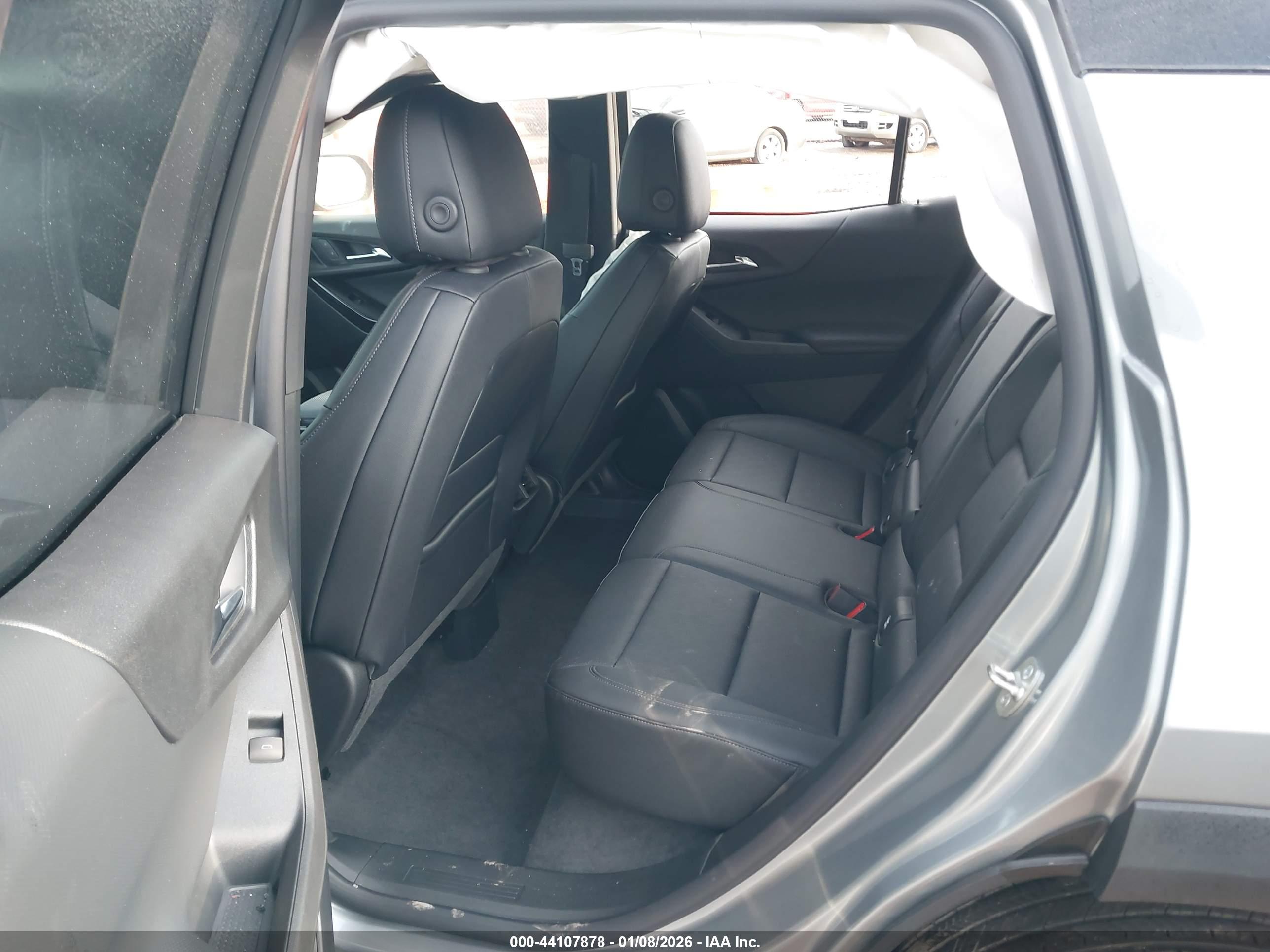 CHEVROLET EQUINOX image 8