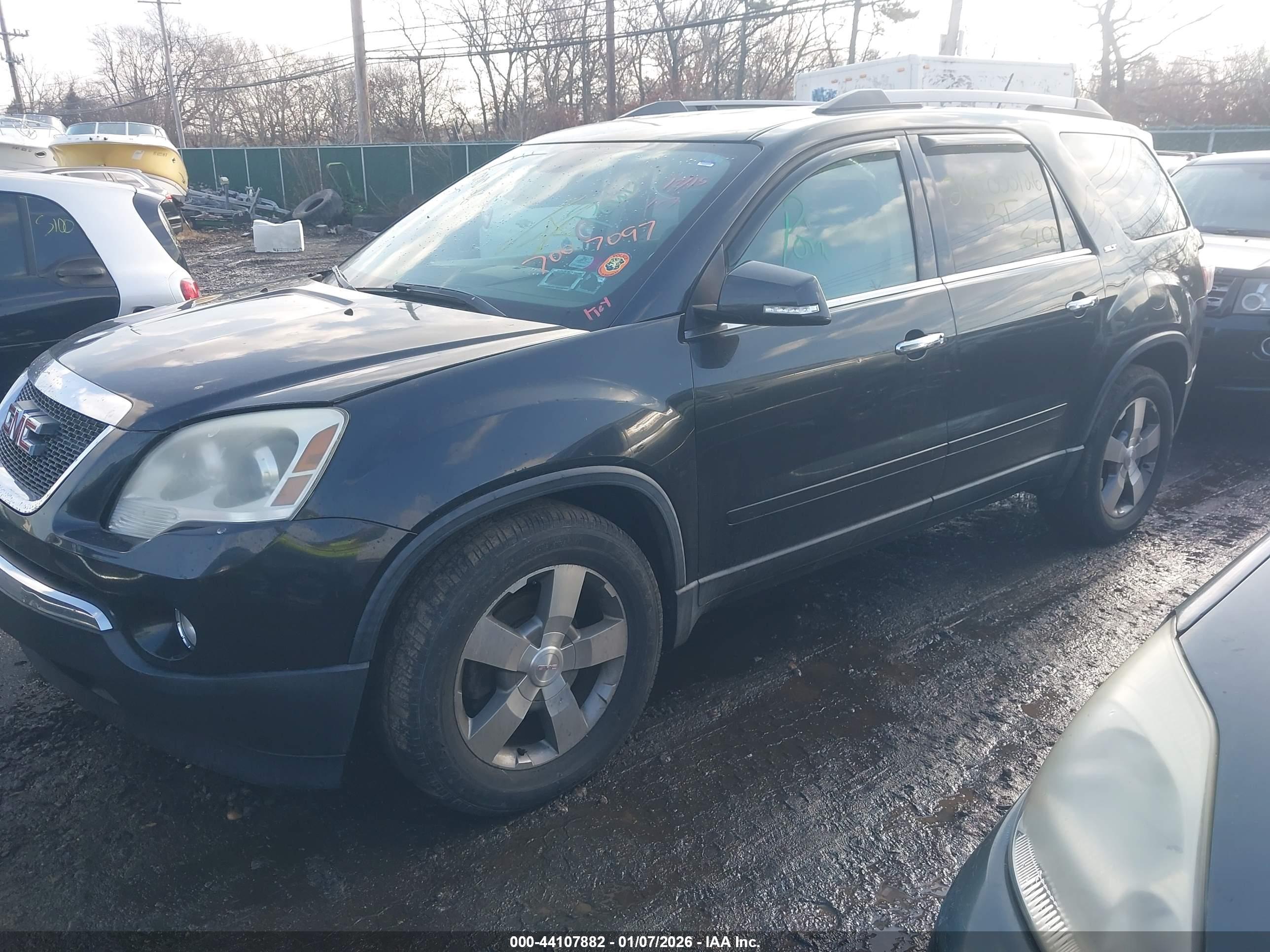GMC ACADIA image 2