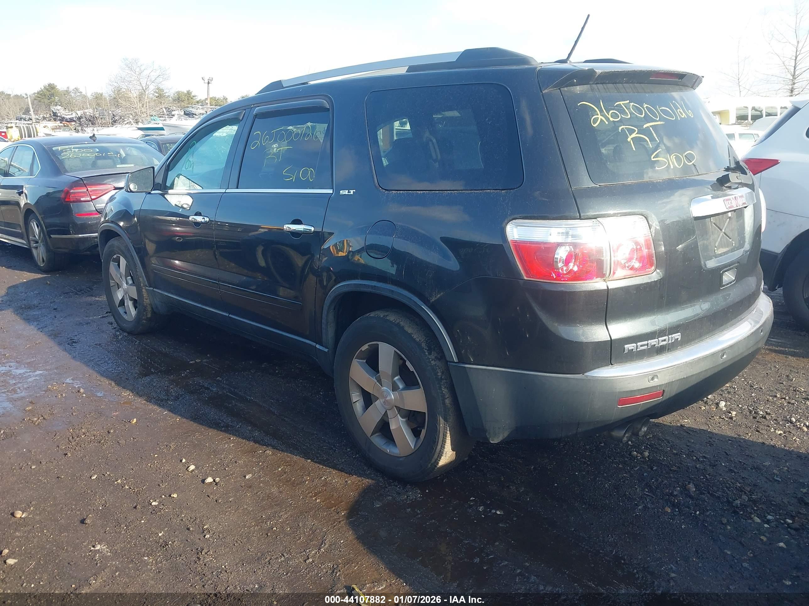 GMC ACADIA image 3