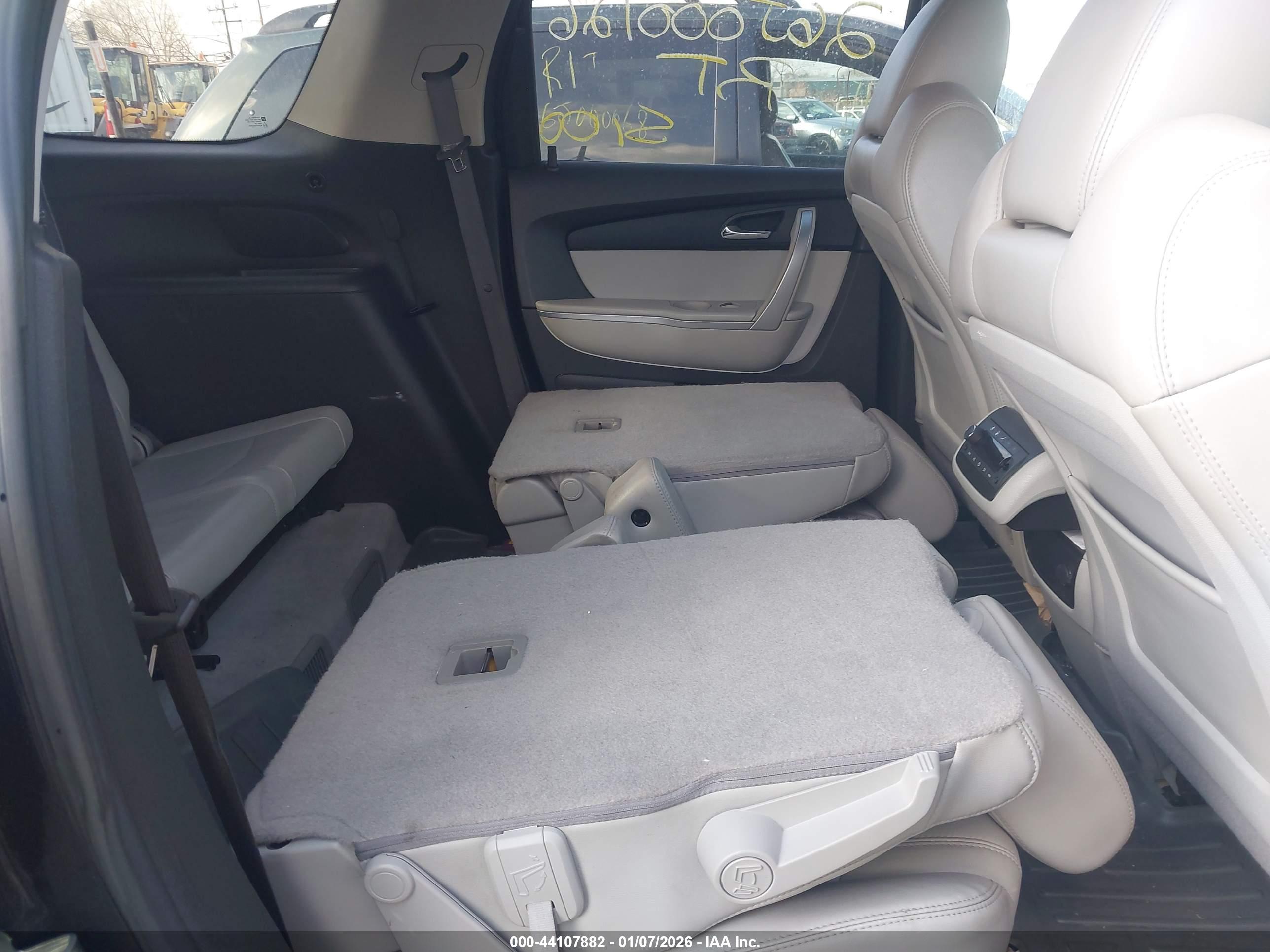 GMC ACADIA image 8