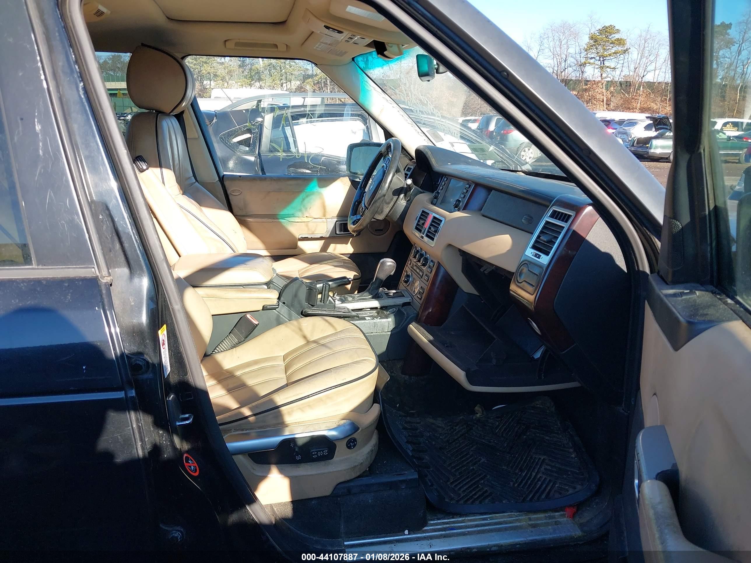 LAND ROVER image 5