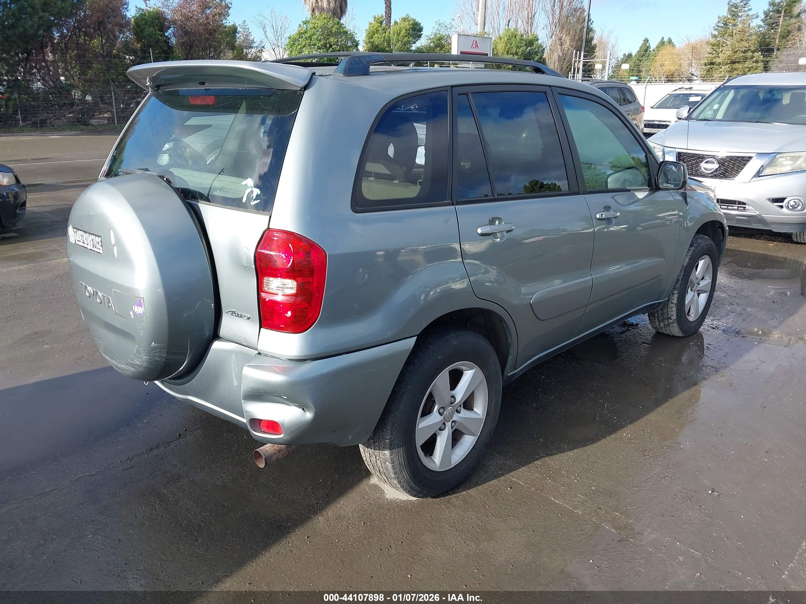TOYOTA RAV4 image 4