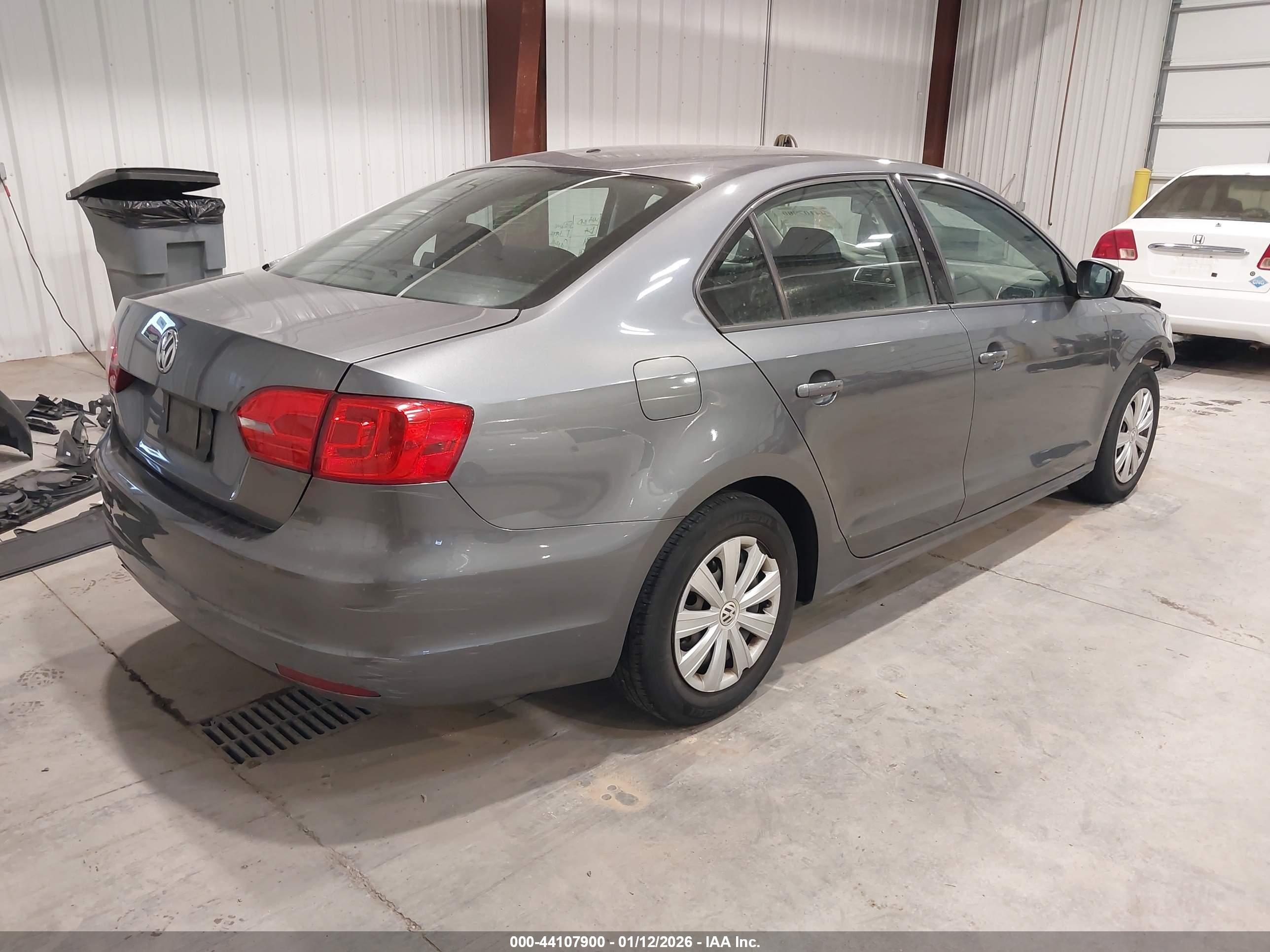 VOLKSWAGEN JETTA image 4