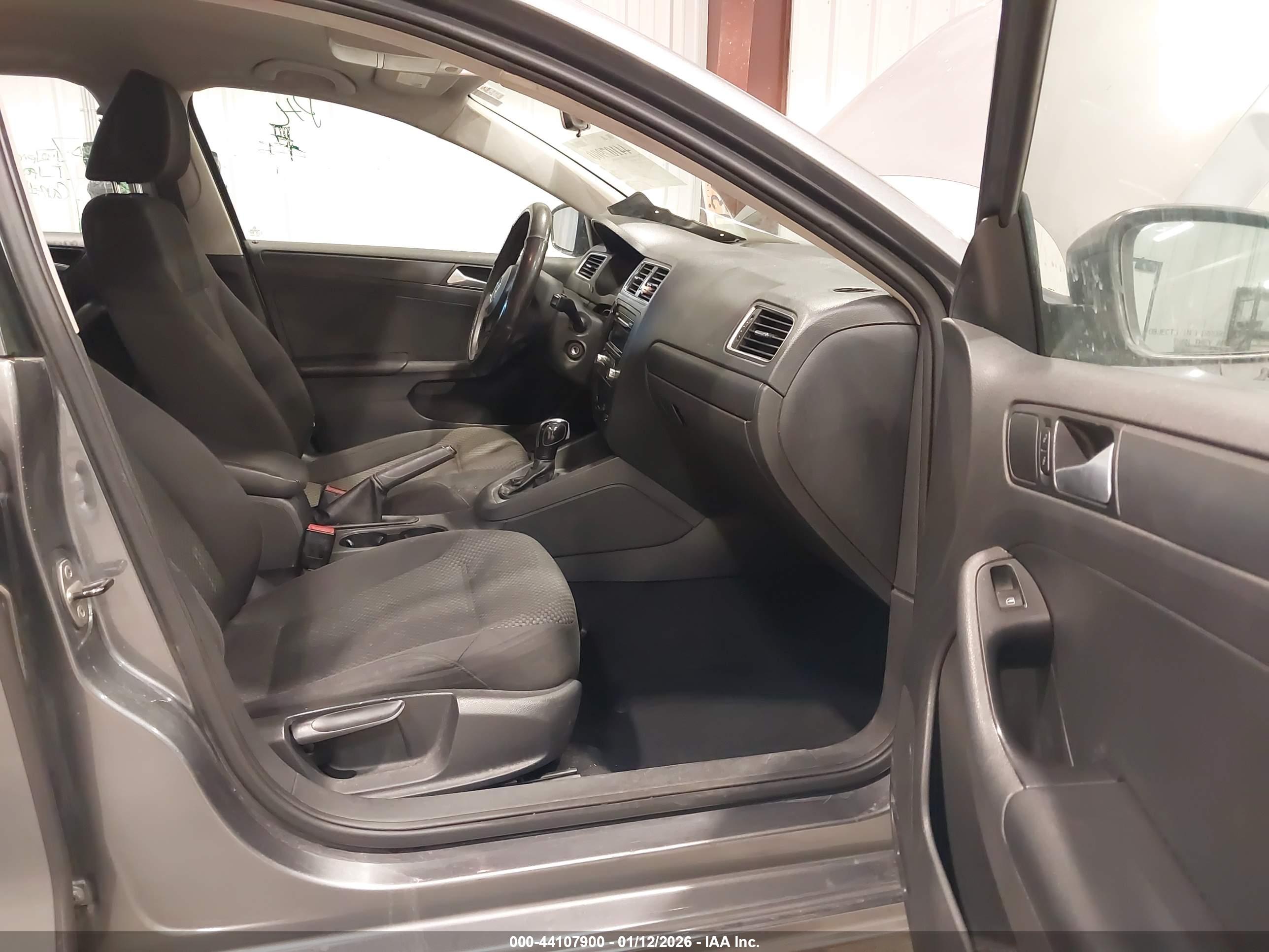 VOLKSWAGEN JETTA image 5