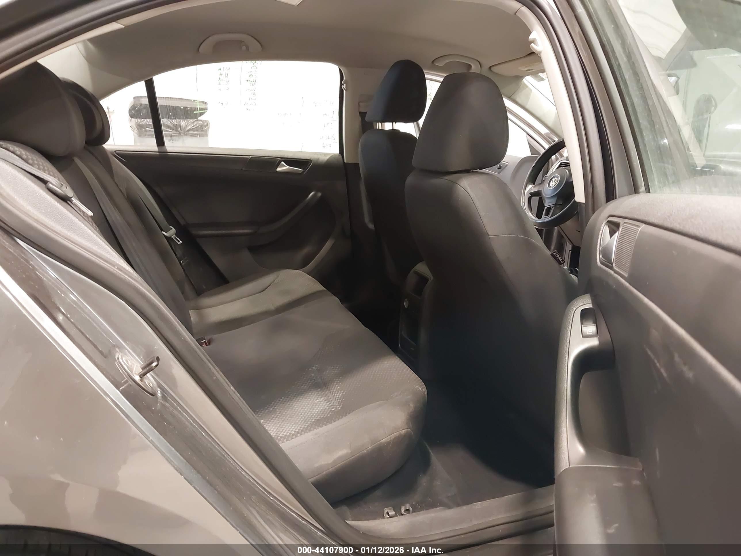 VOLKSWAGEN JETTA image 8