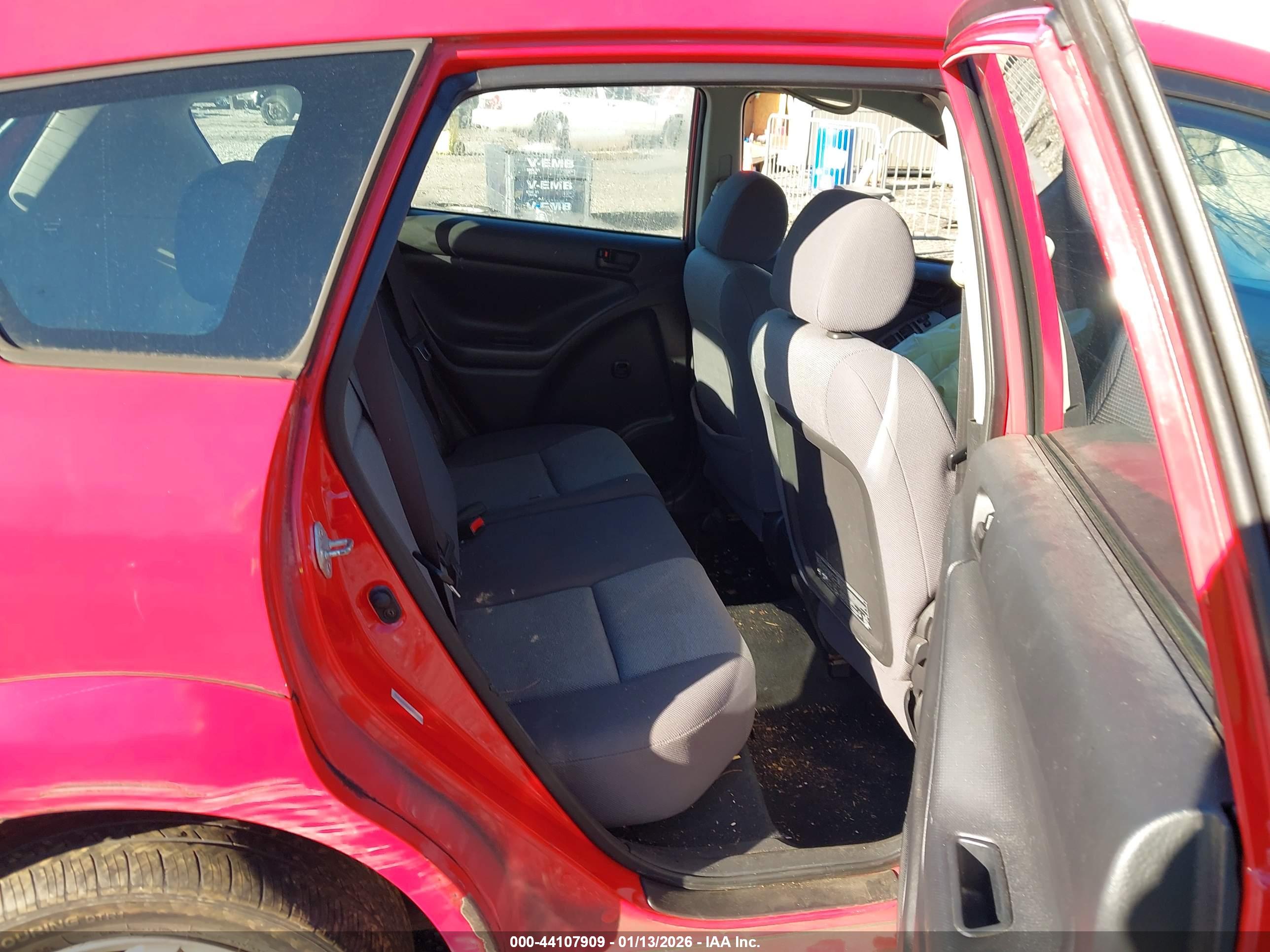 PONTIAC VIBE image 8