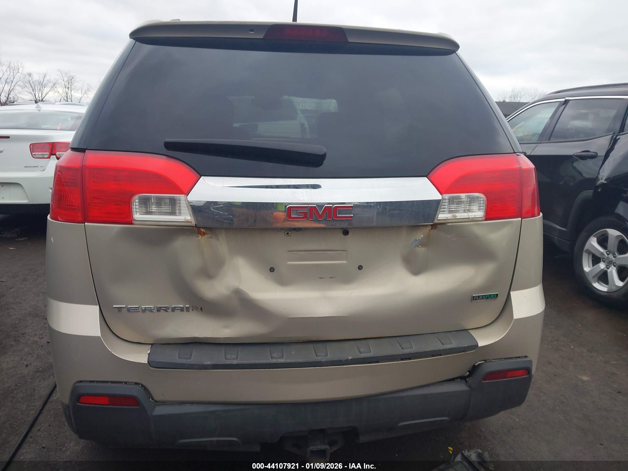 GMC TERRAIN image 6