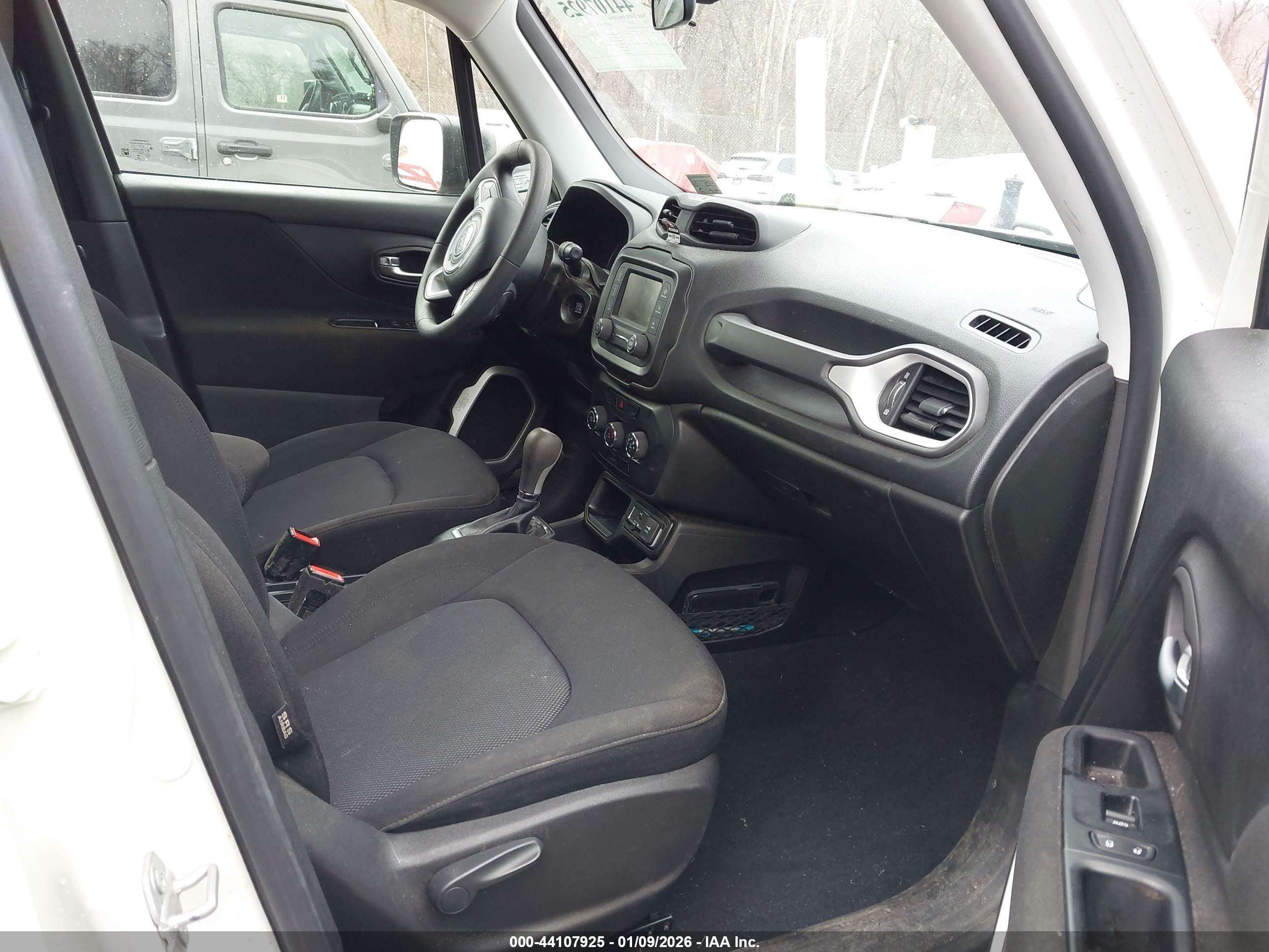 JEEP RENEGADE image 5